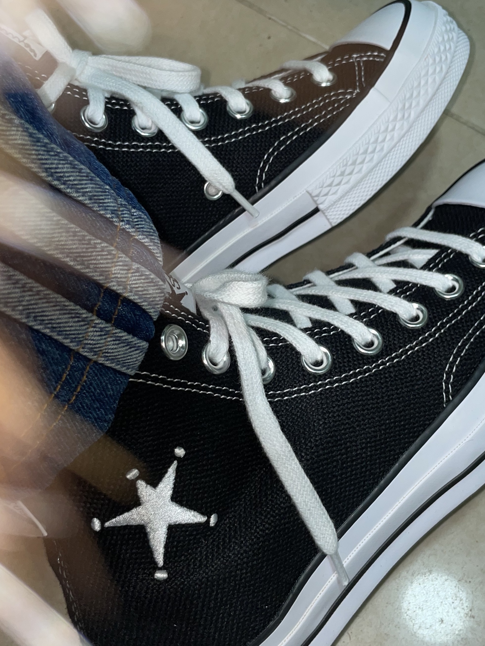 Converse x Stussy Chuck 70 High Black 착용 스타일 - 5