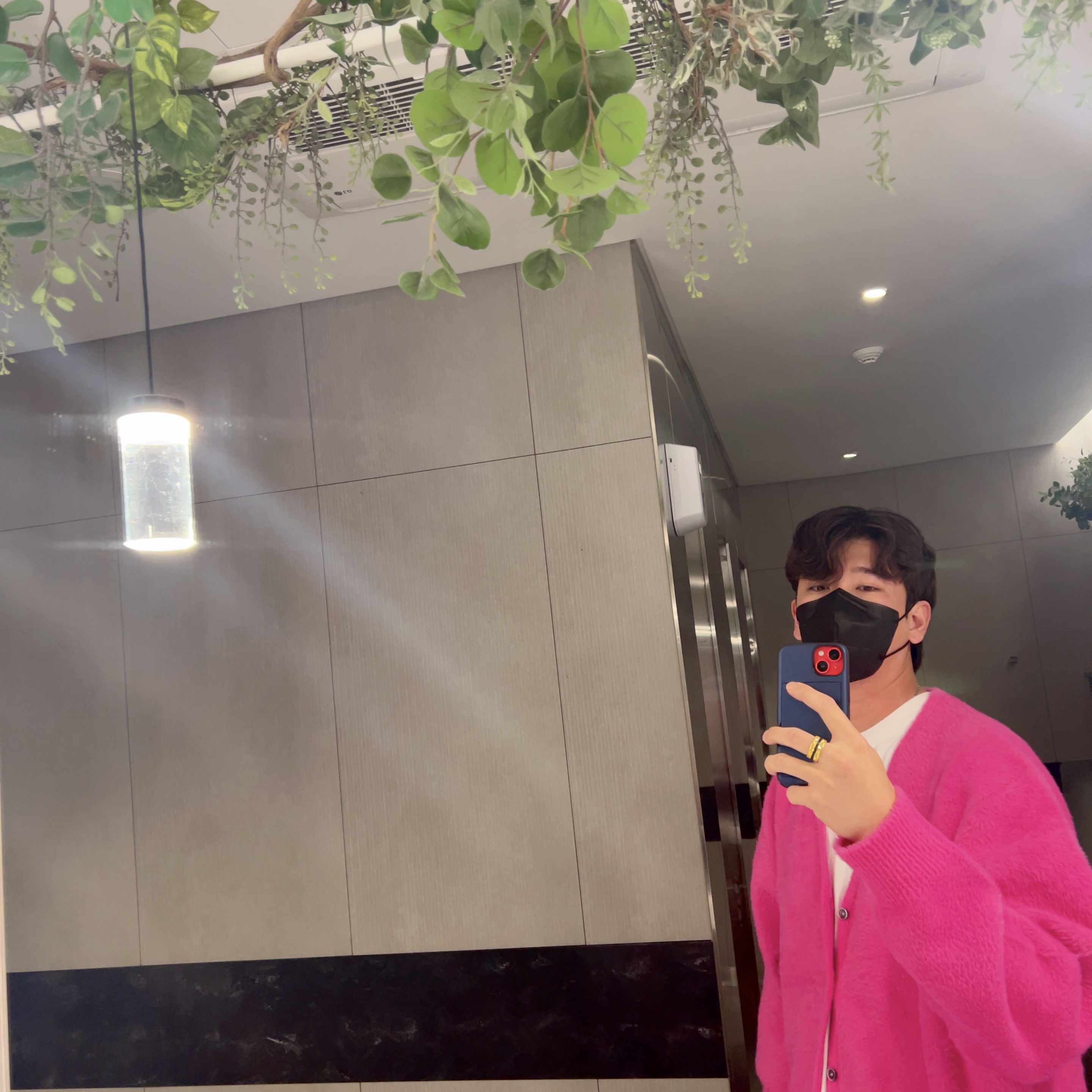 Stussy Shaggy Cardigan Fucshia 착용 스타일 - 1