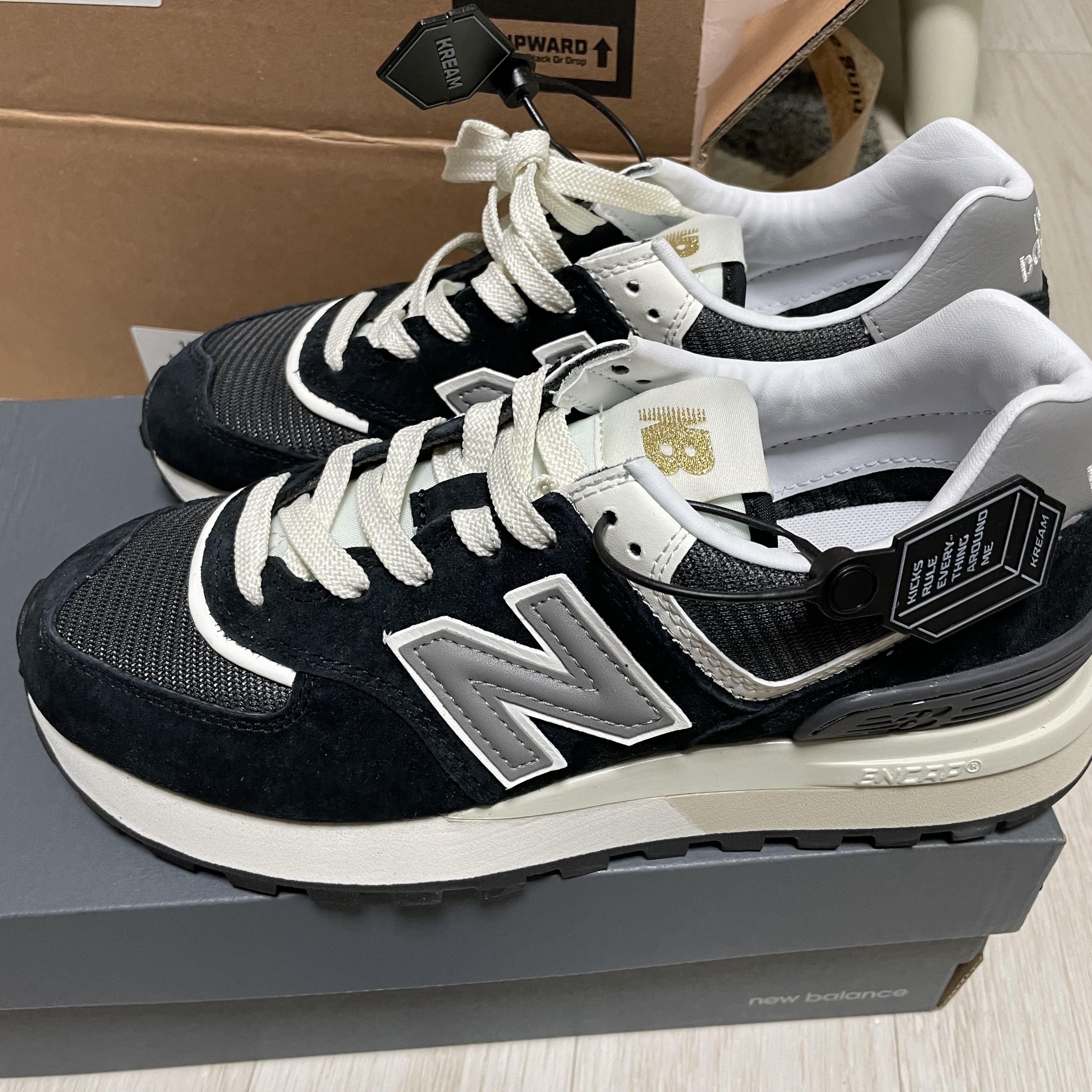 New Balance 574 Legacy Black 착용 스타일 - 3