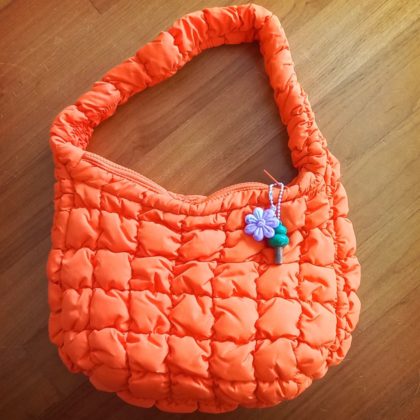 COS Quilted Mini Bag Bright Orange 착용 스타일