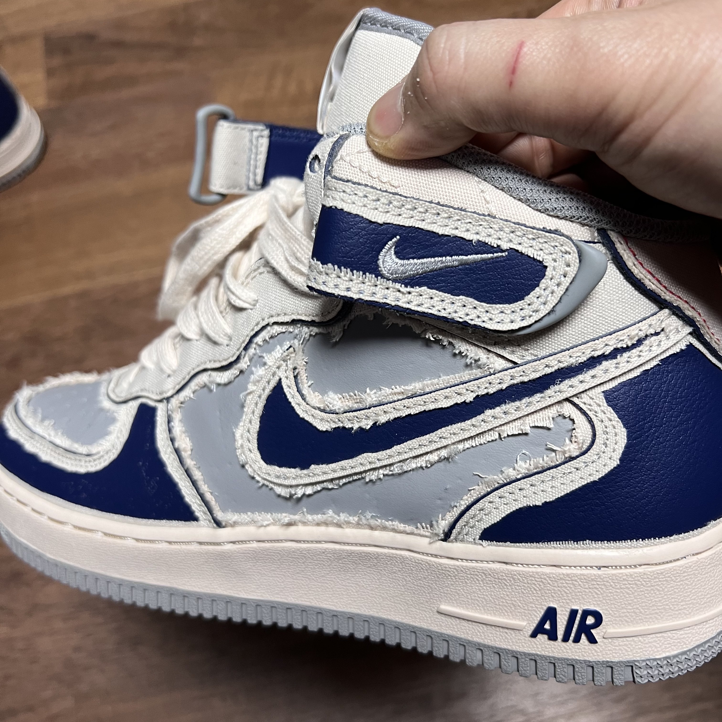 Nike Air Force 1 Mid '07 Pearl White 착용 스타일 - 3