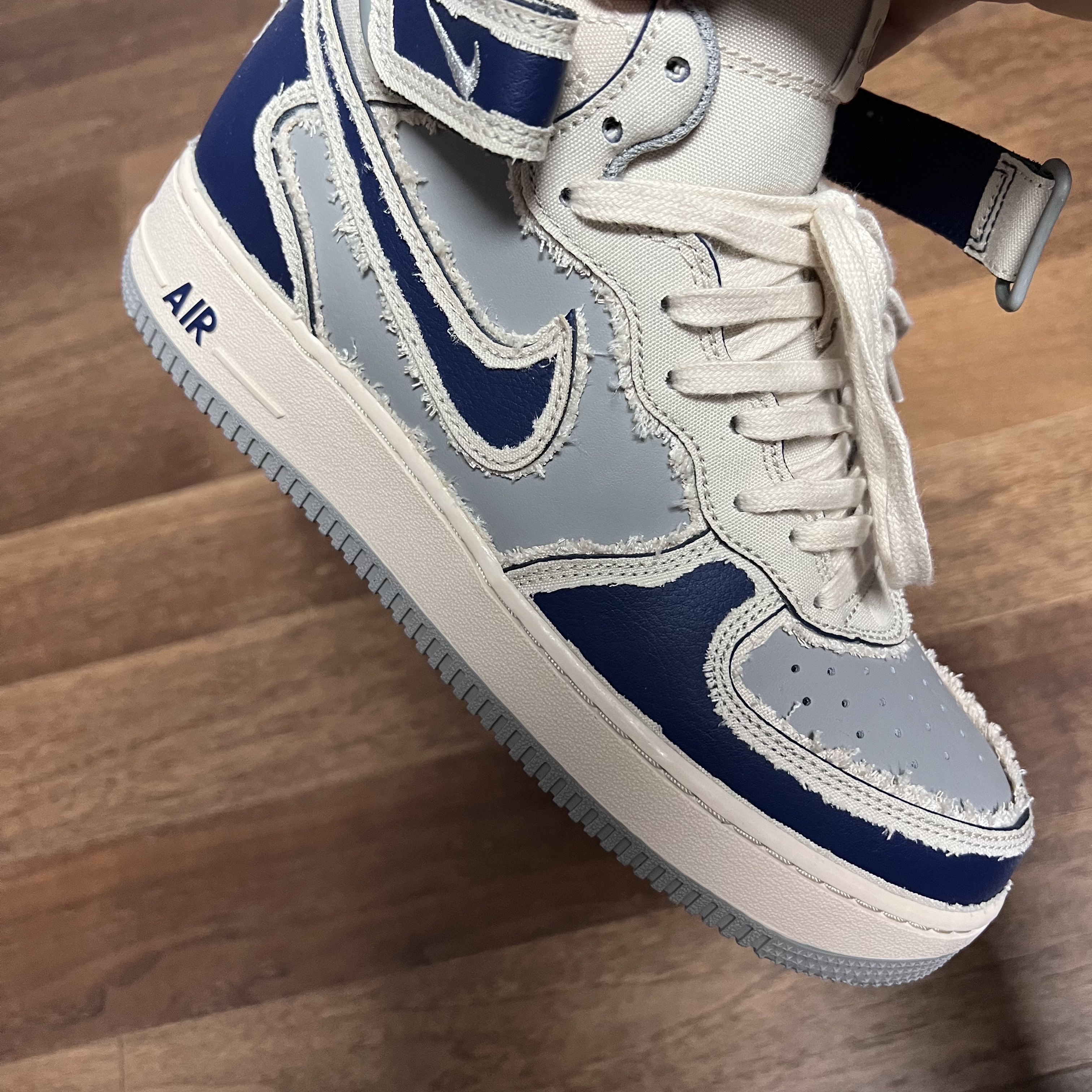 Nike Air Force 1 Mid '07 Pearl White 착용 스타일 - 2