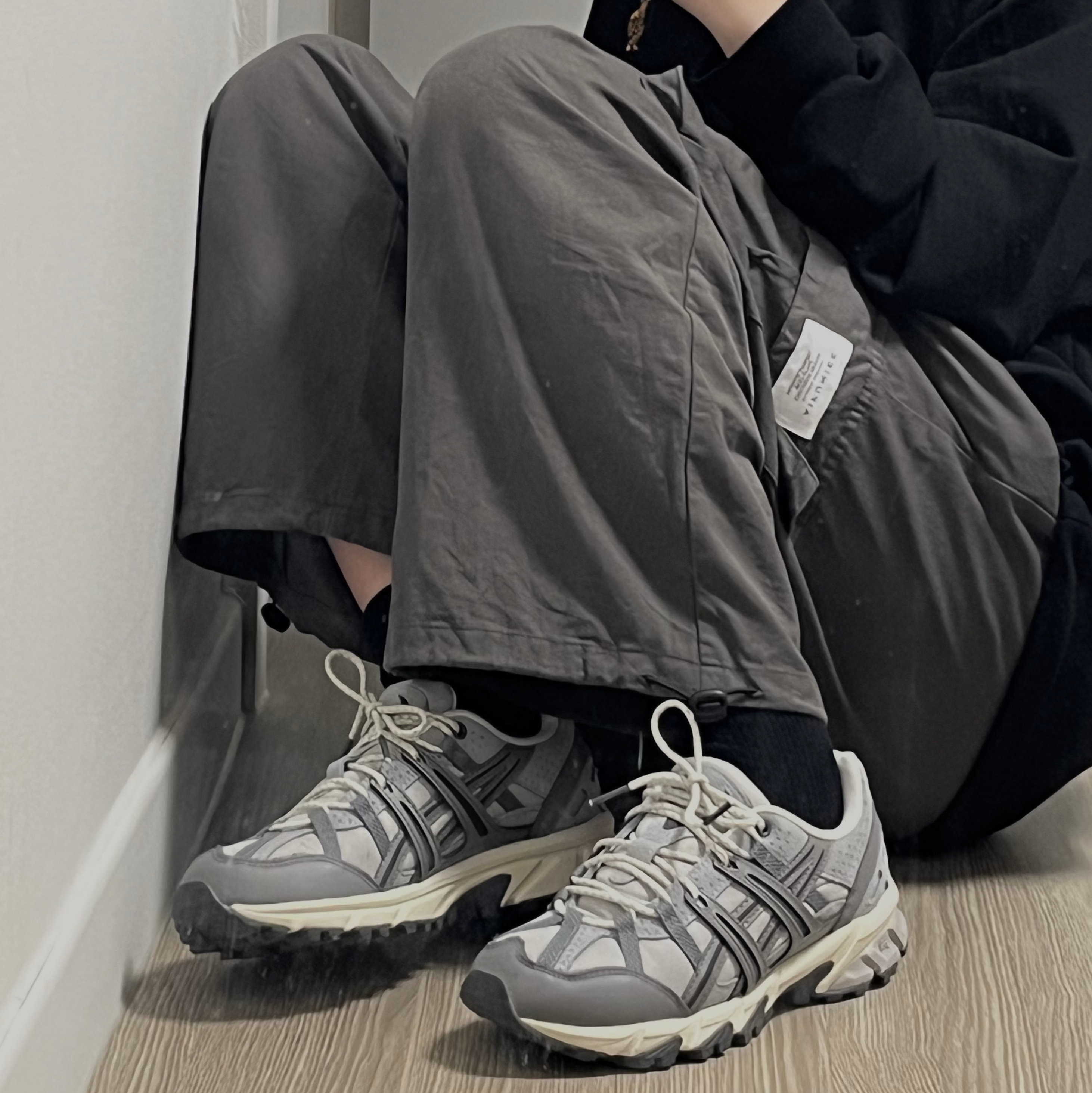 Asics Gel-Sonoma 15-50 Oyster Grey Clay Grey 착용 스타일 - 1