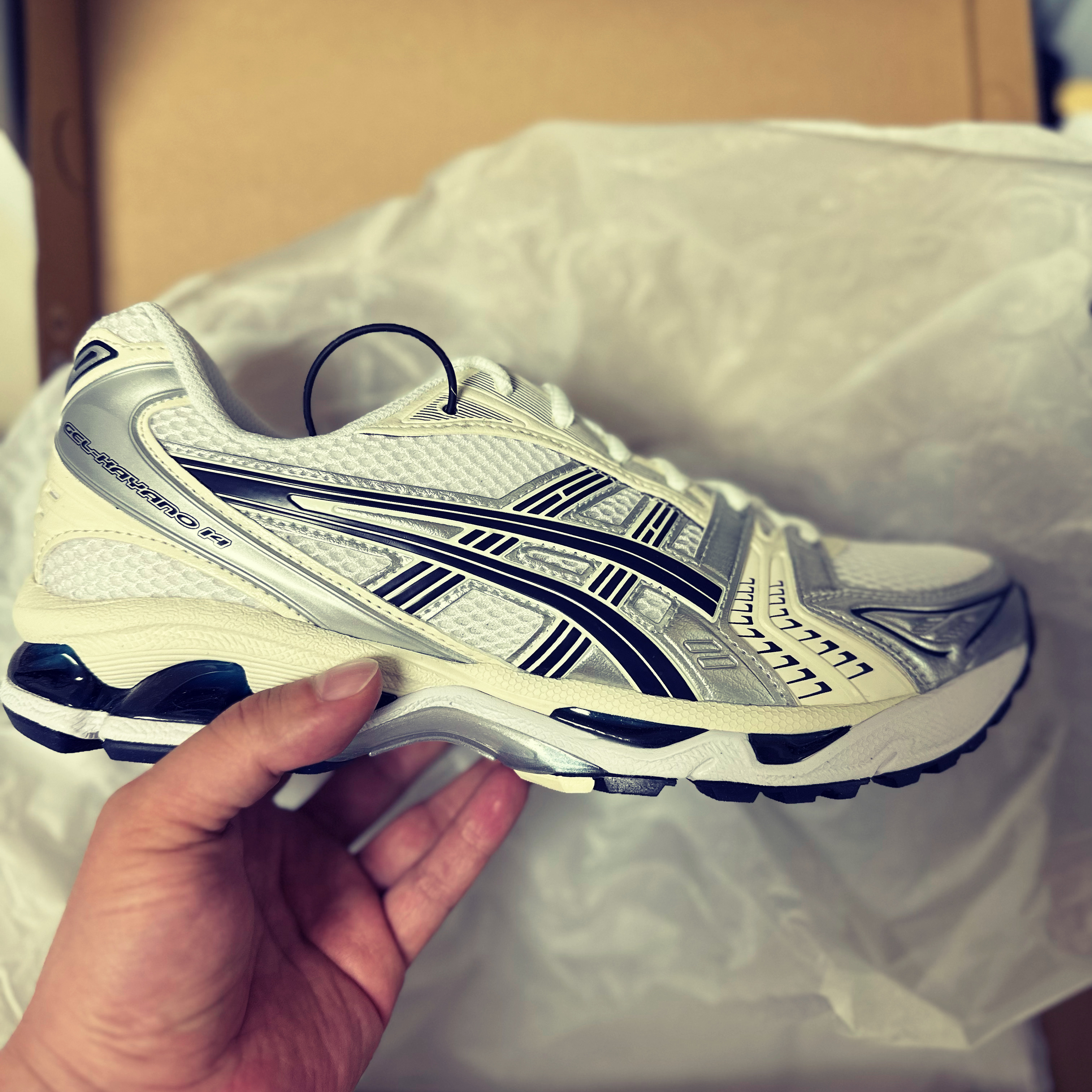 (W) Asics Gel-Kayano 14 White Midnight 착용 스타일