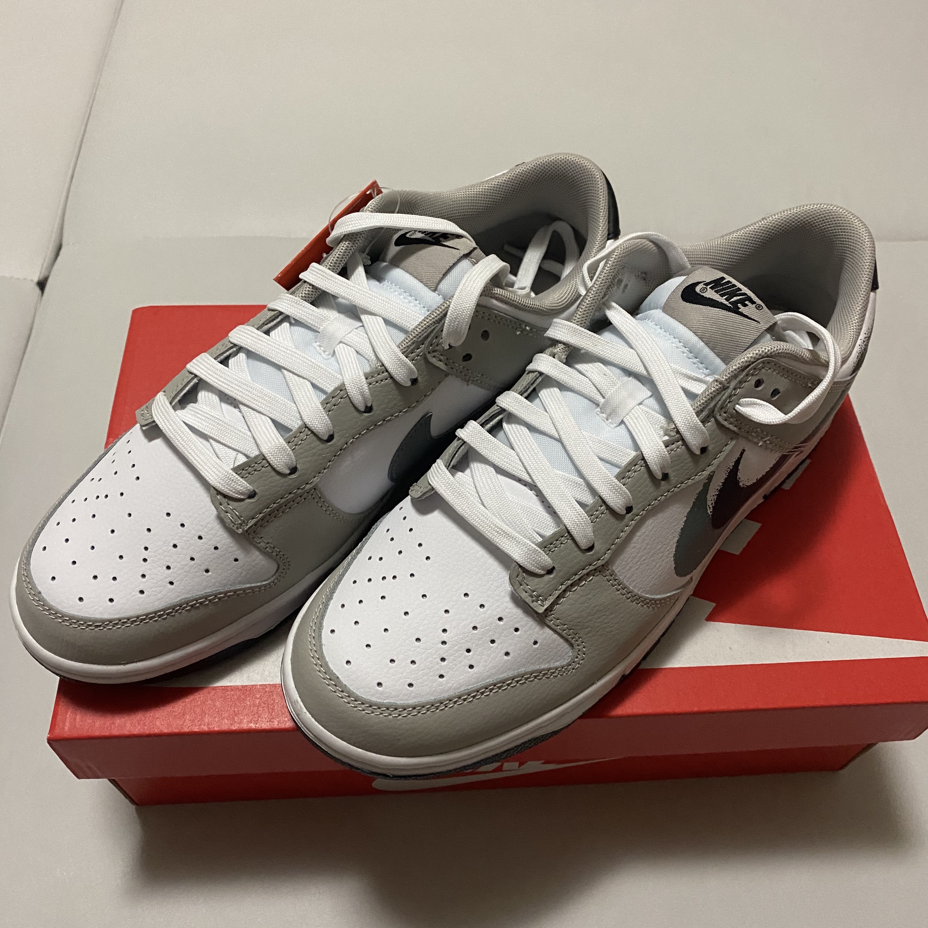Nike Dunk Low Cool Grey White 착용 스타일 - 2