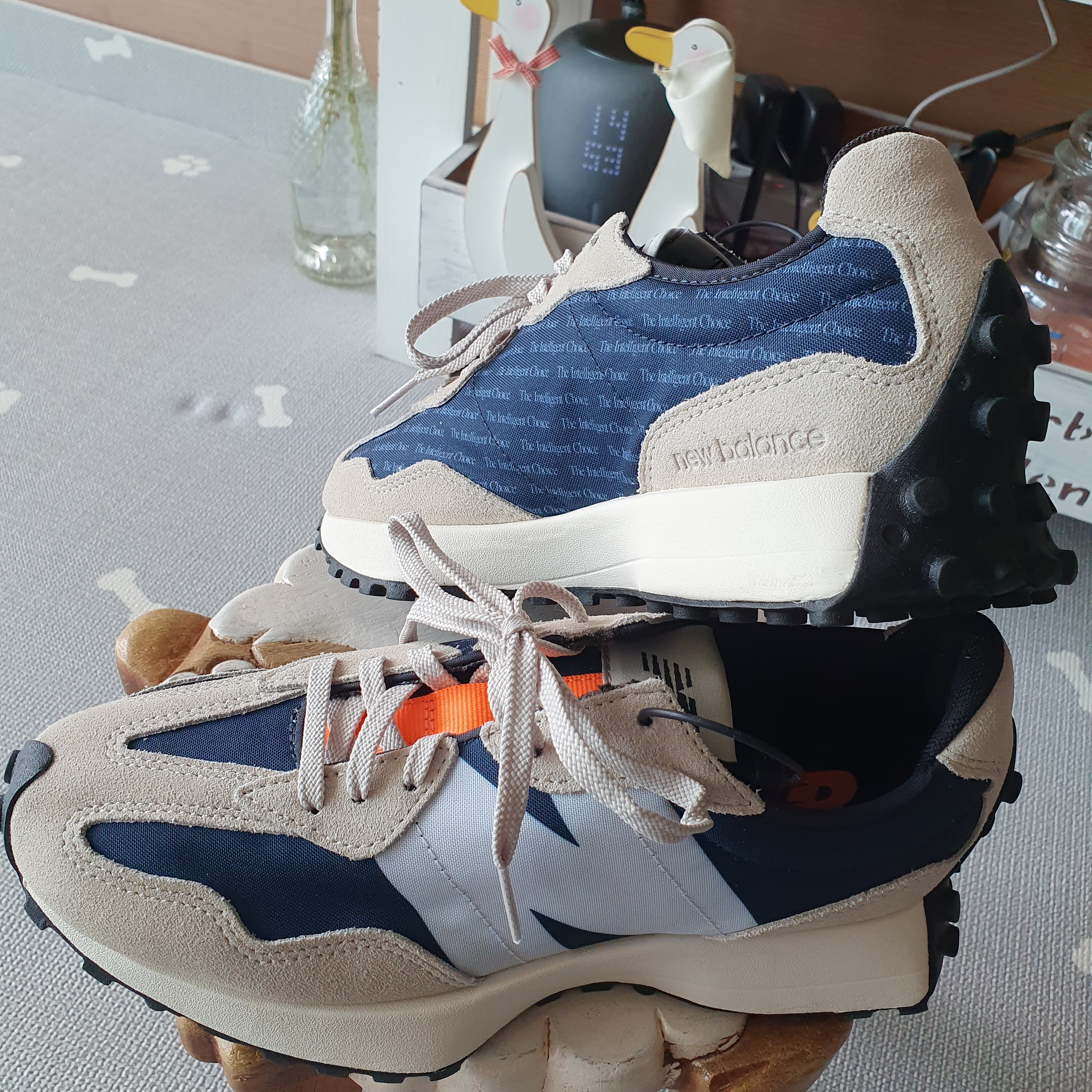 (W) New Balance 327 Outerspace Light Grey, Nike x J.Crew Killshot 2 Sail Midnight Navy 착용 스타일 - 1