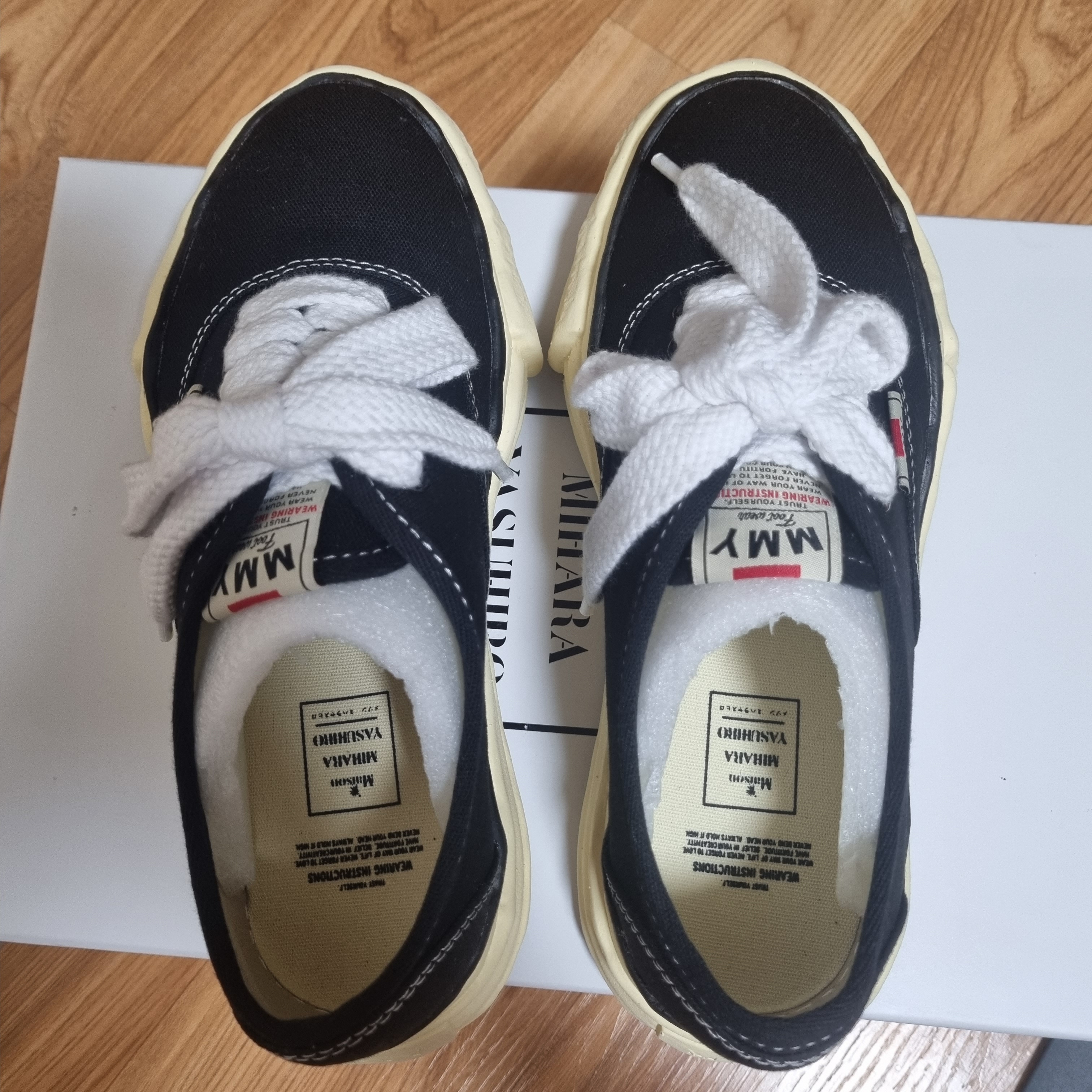 Maison Mihara Yasuhiro Baker OG Sole OD Canvas Low-top Sneakers Black 착용 스타일 - 2