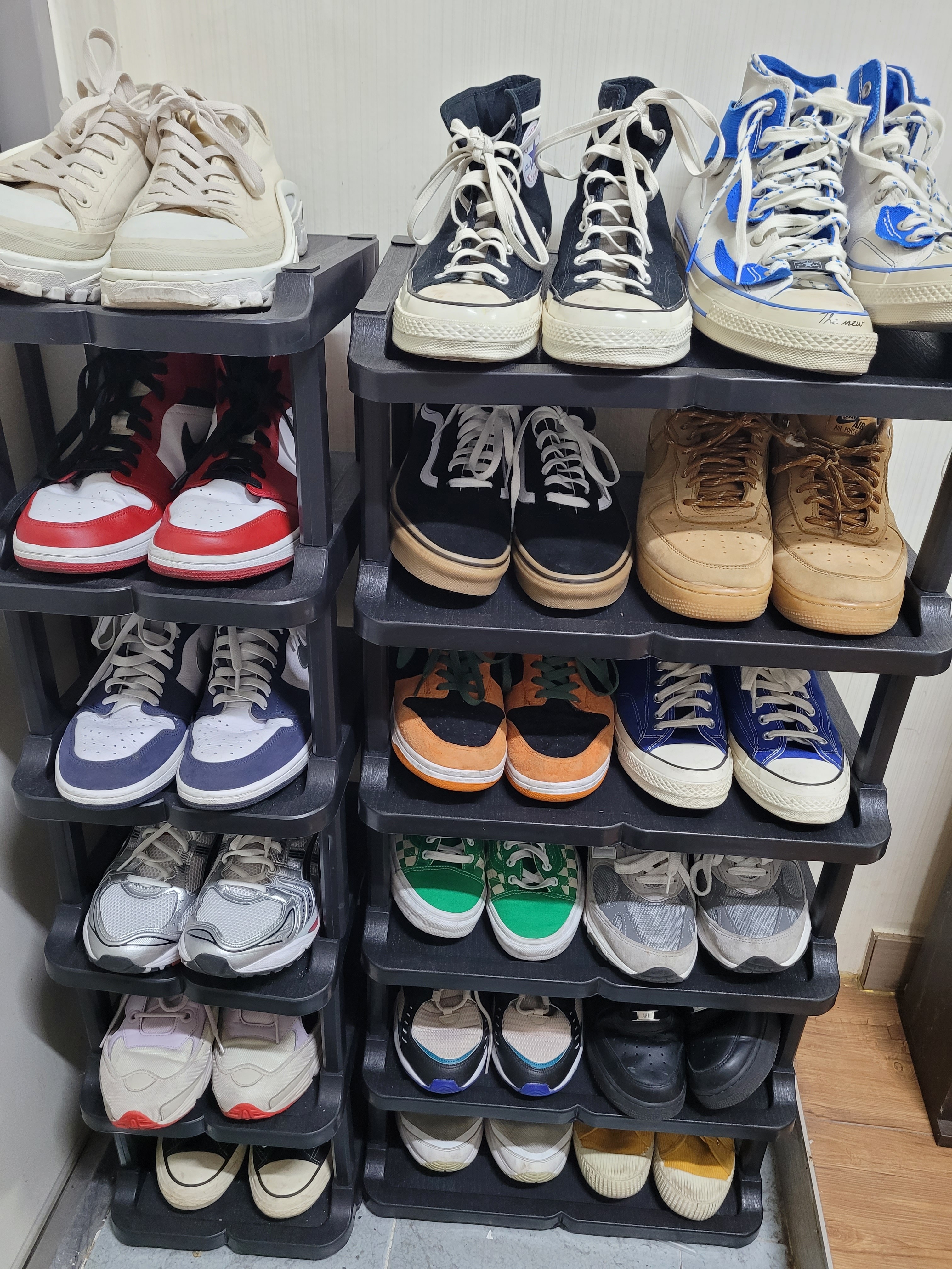 Adidas x Raf Simons New Runner Talc, Converse x Fear of God Essentials Chuck 70 Hi Black 2020 착용 스타일