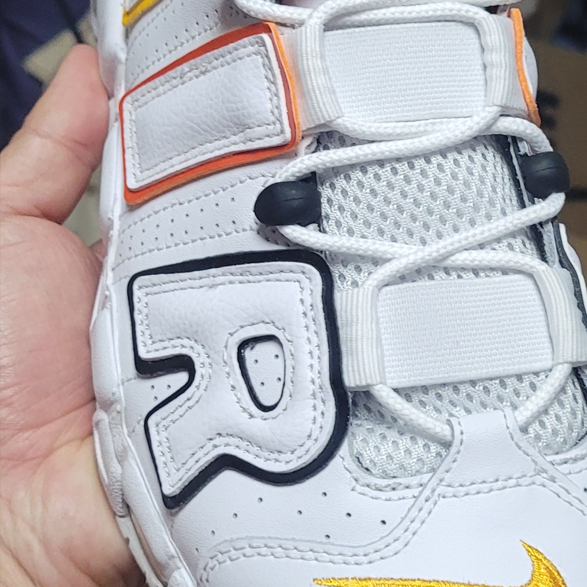 Nike Air More Uptempo Rayguns 착용 스타일