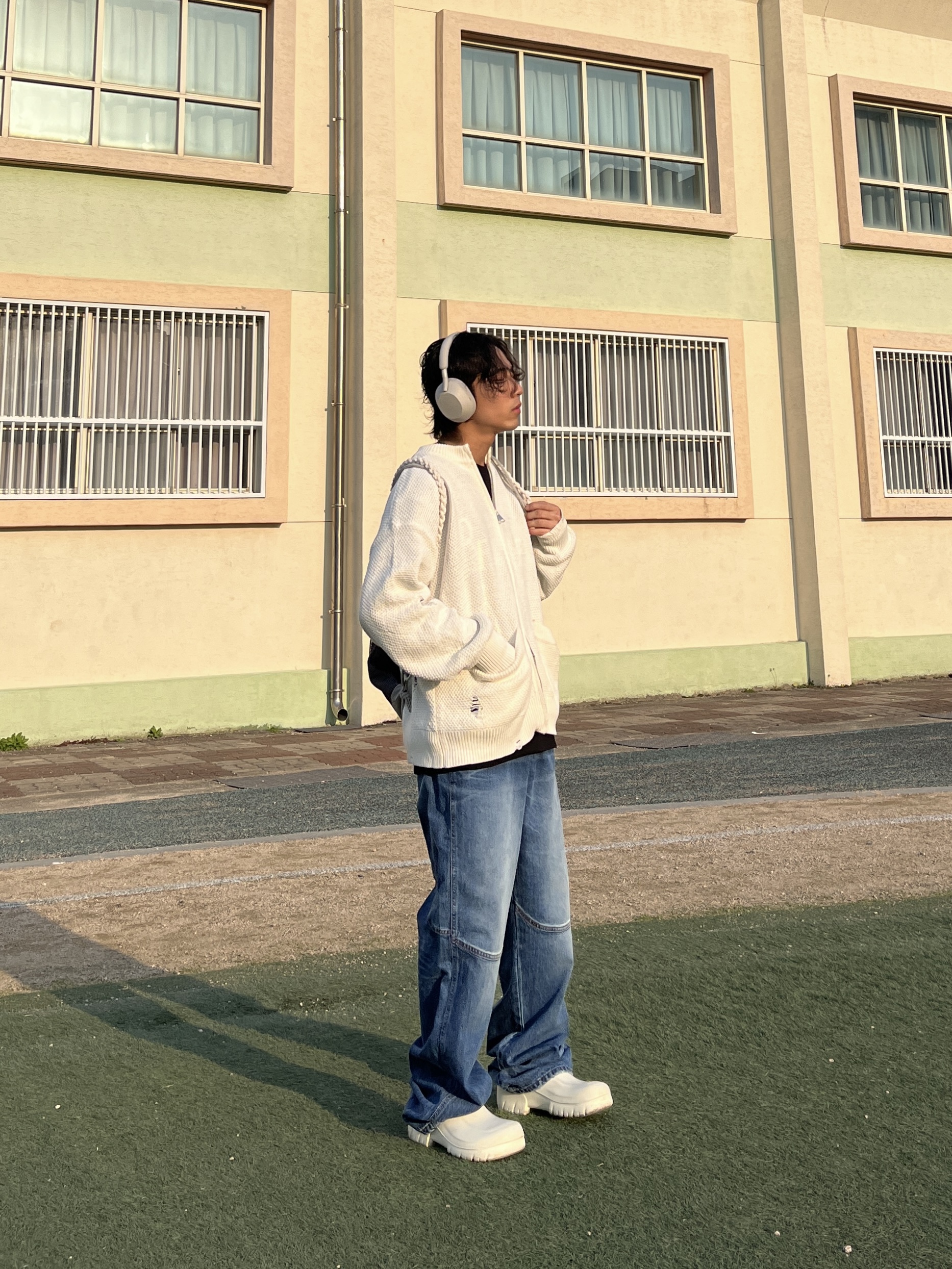 Sony WH-1000XM5 Silver (Korean Ver.), Birkenstock A630 Clog White 착용 스타일 - 4