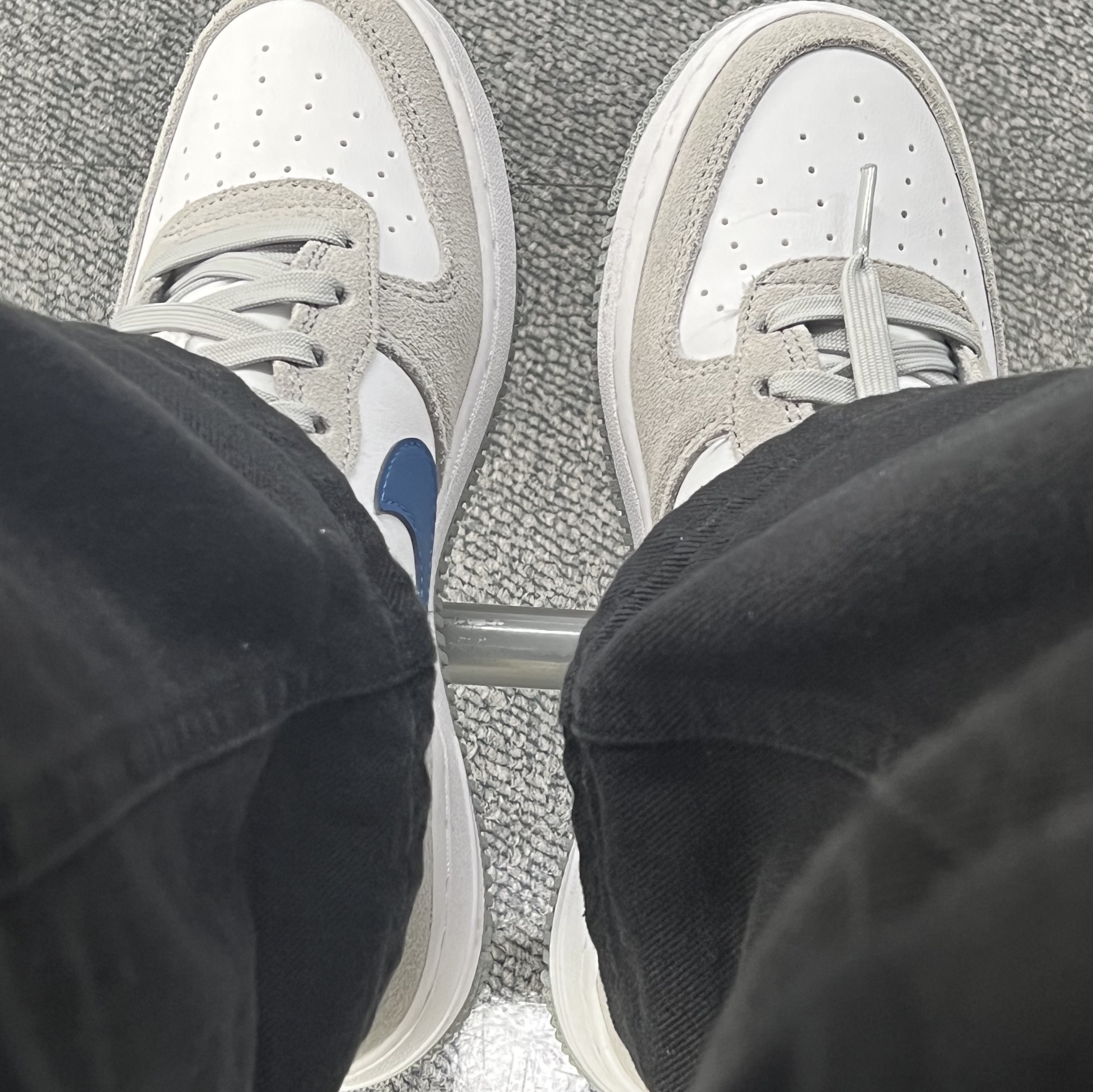 (GS) Nike Air Force 1 LV8 Athletic Club Light Smoke Grey Marina 착용 스타일