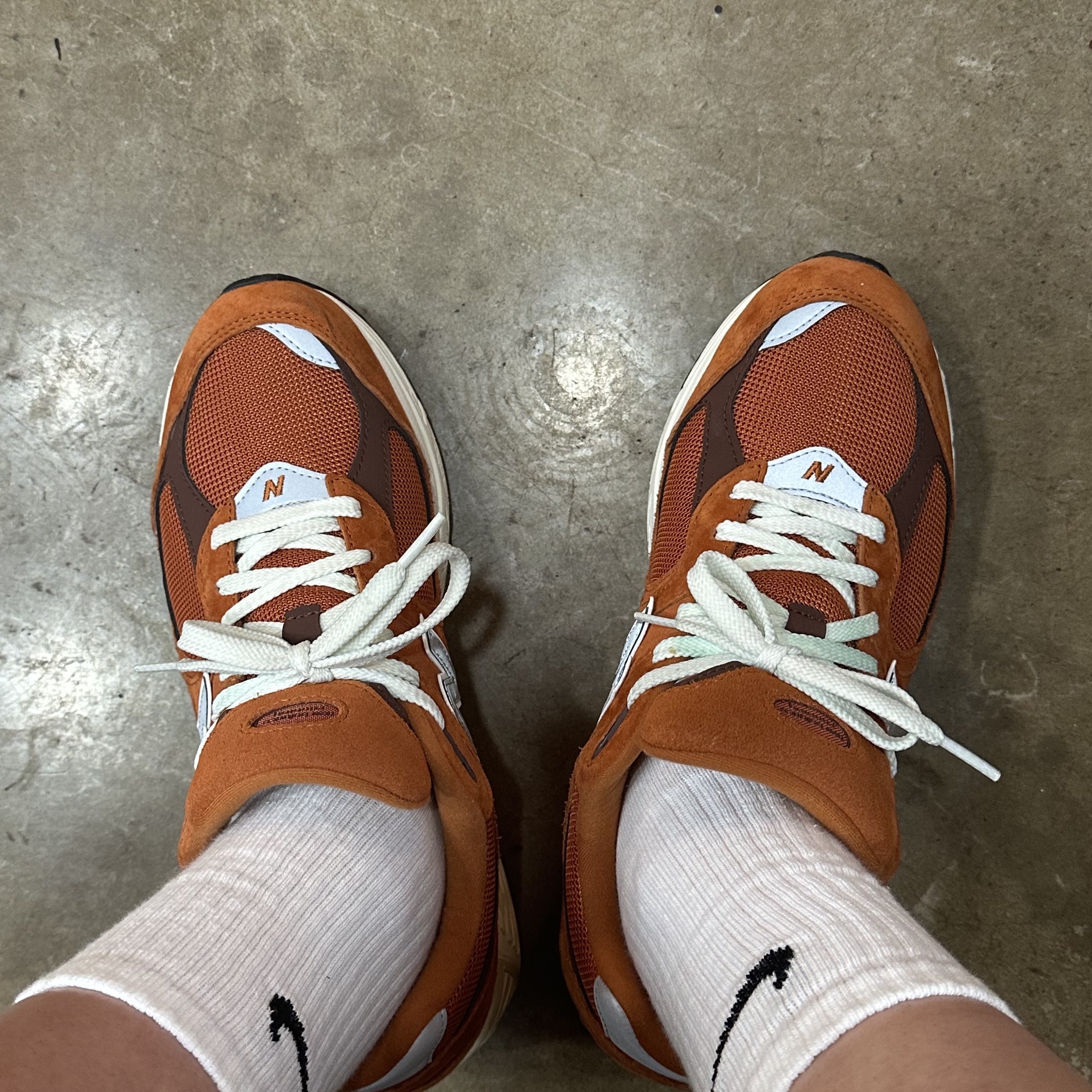 New Balance 2002R Rust Oxide 착용 스타일