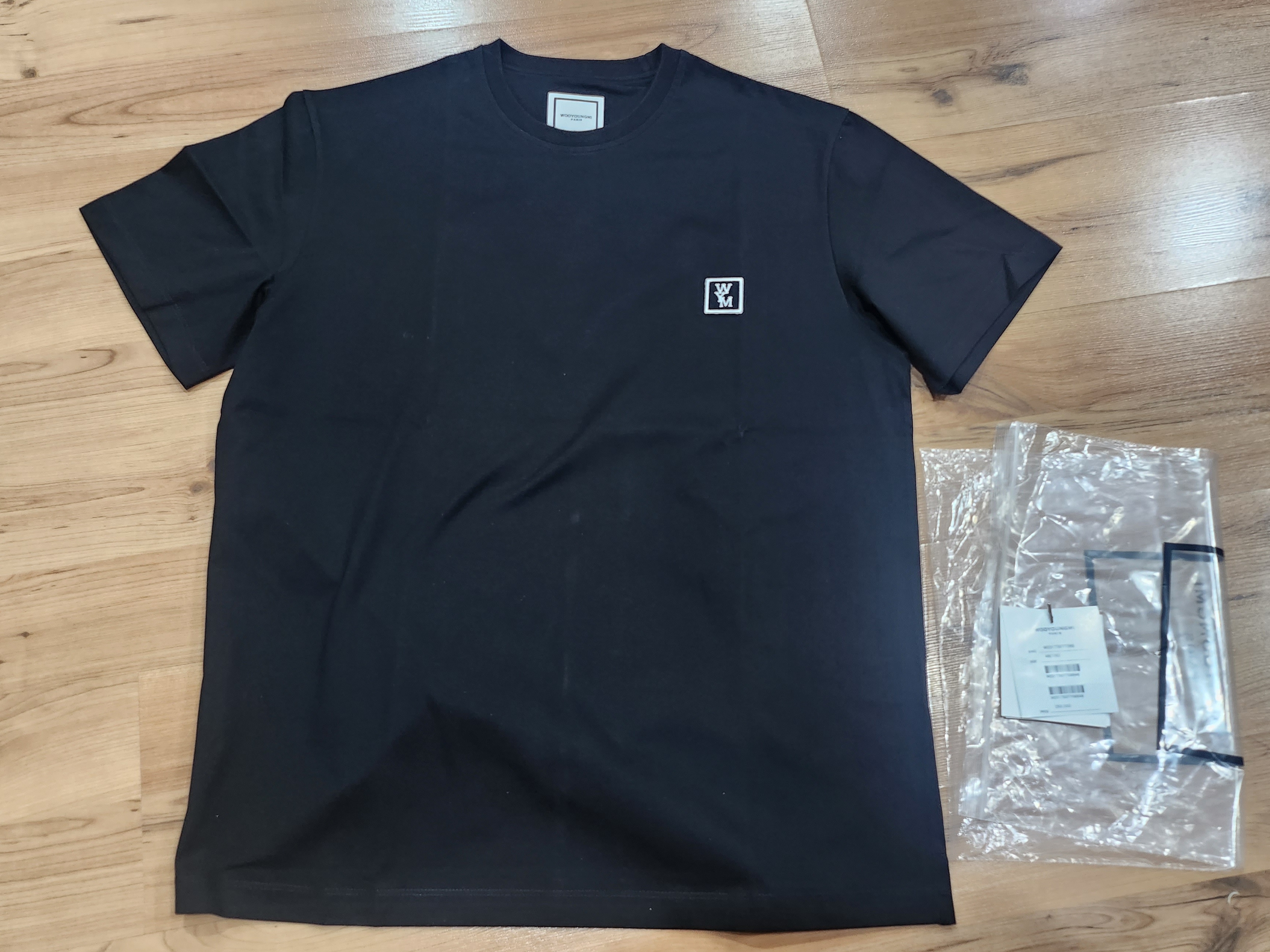 Wooyoungmi Cotton Back Logo T-shirt Black - 23SS 착용 스타일 - 1