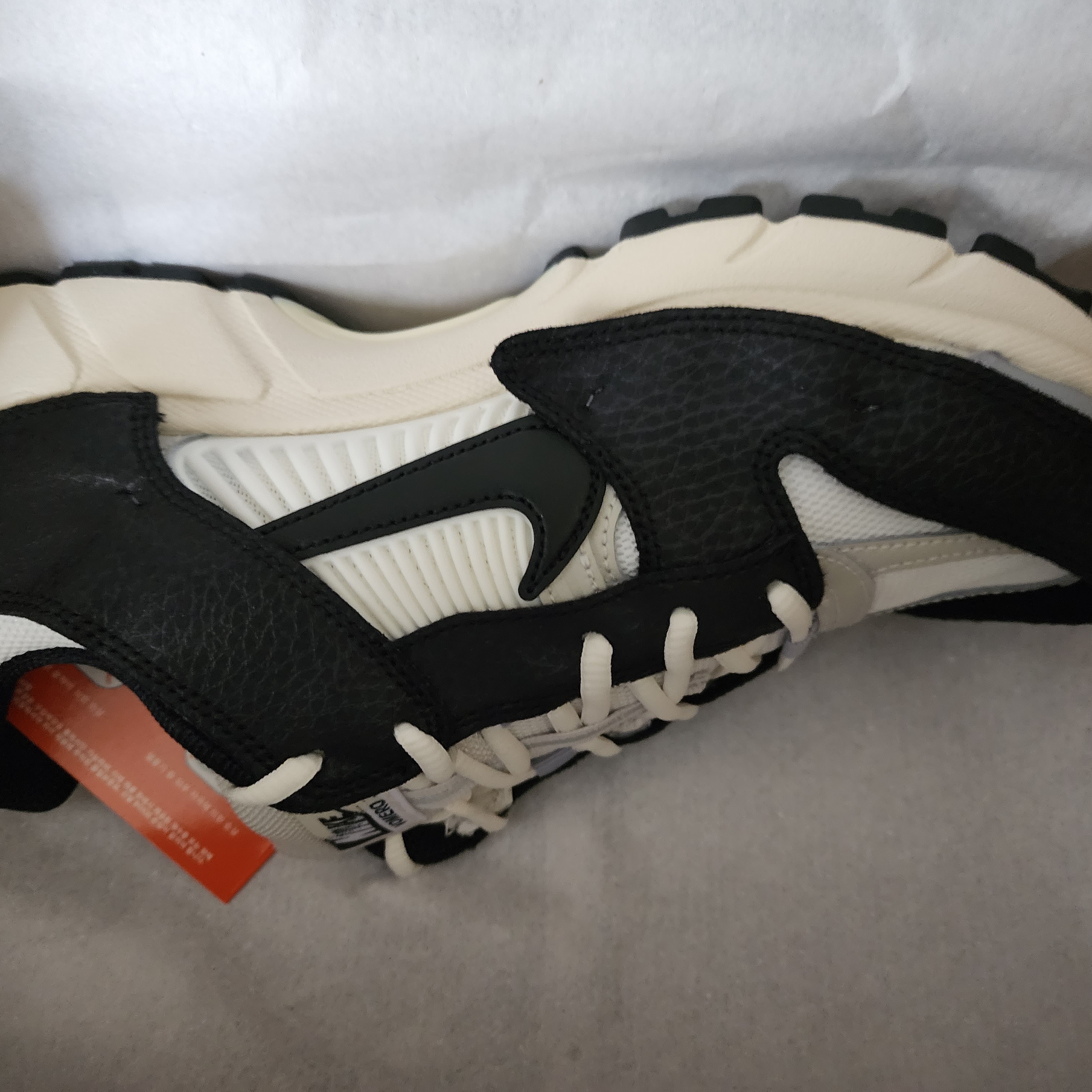 (W) Nike Zoom Vomero 5 Wolf Grey and Black 착용 스타일
