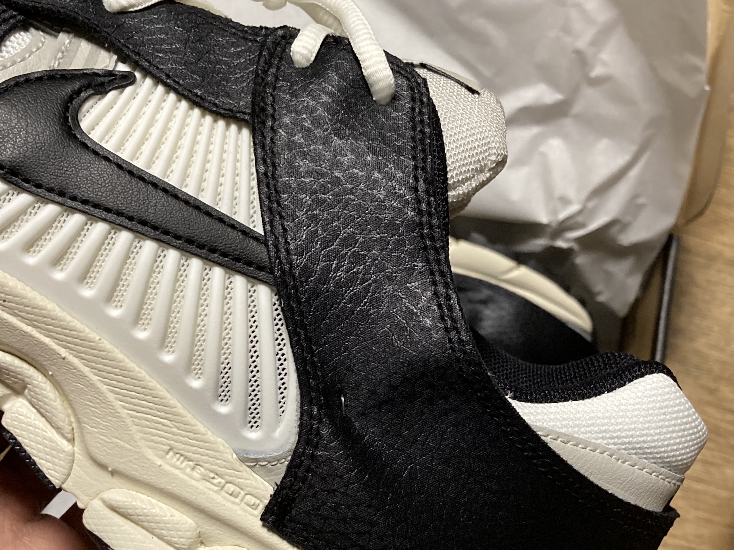 (W) Nike Zoom Vomero 5 Wolf Grey and Black 착용 스타일 - 3
