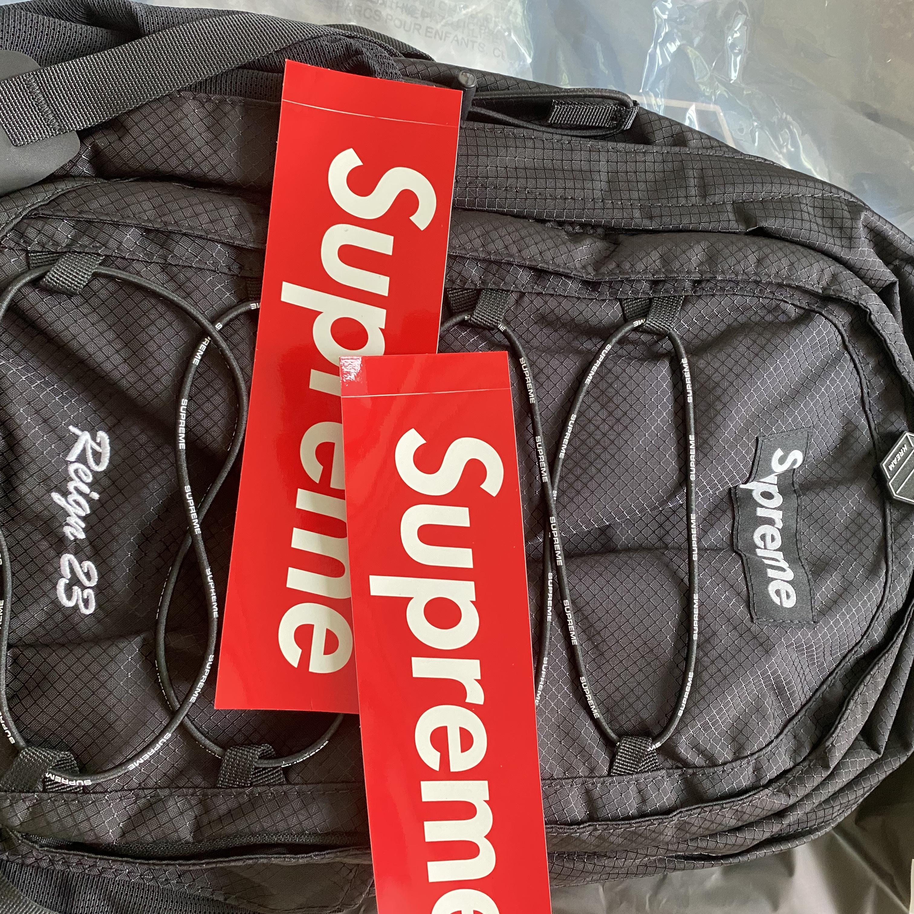 Supreme Backpack Black - 22SS 착용 스타일