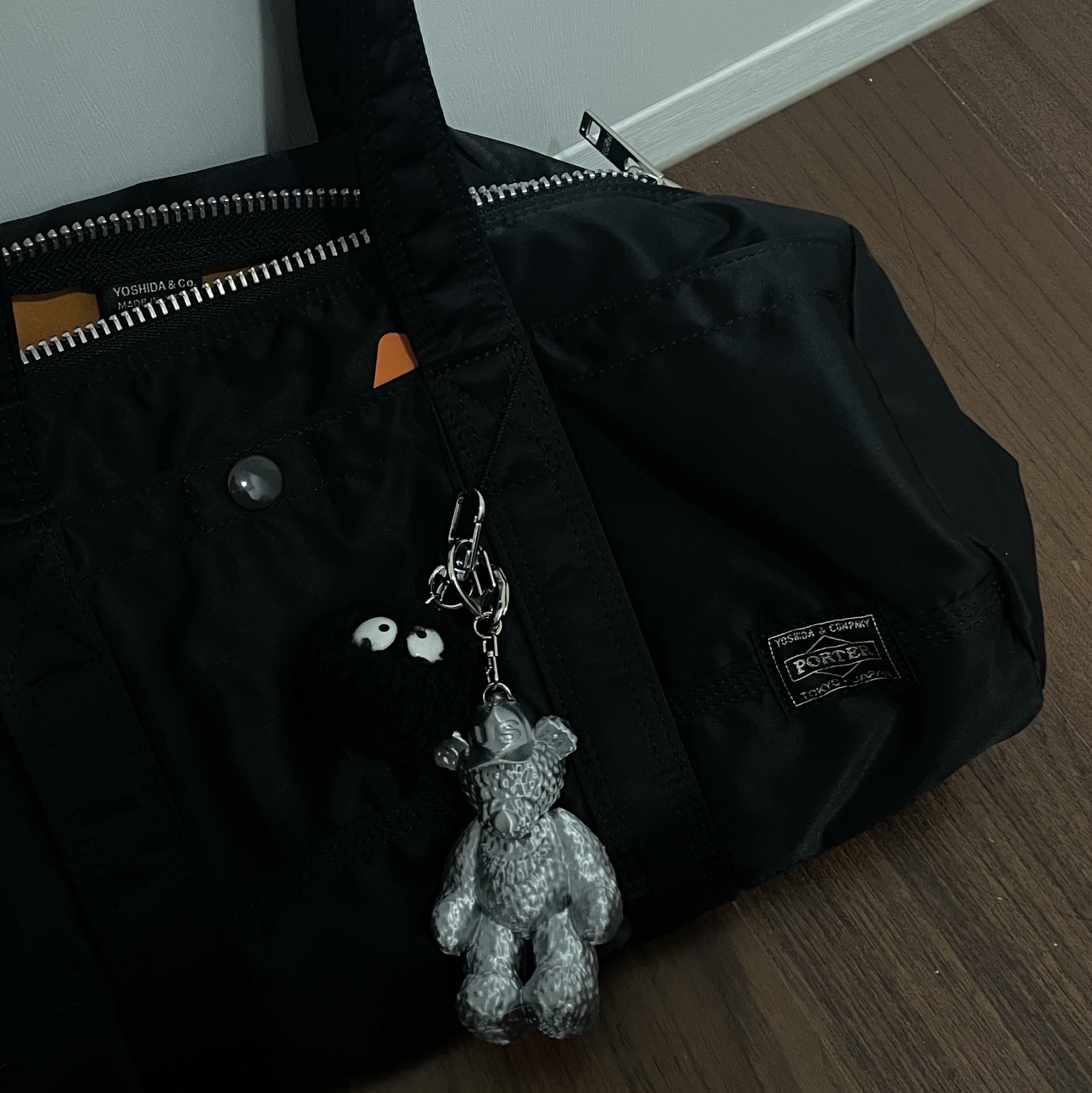 Porter Tanker Duffle Bag L Black 착용 스타일