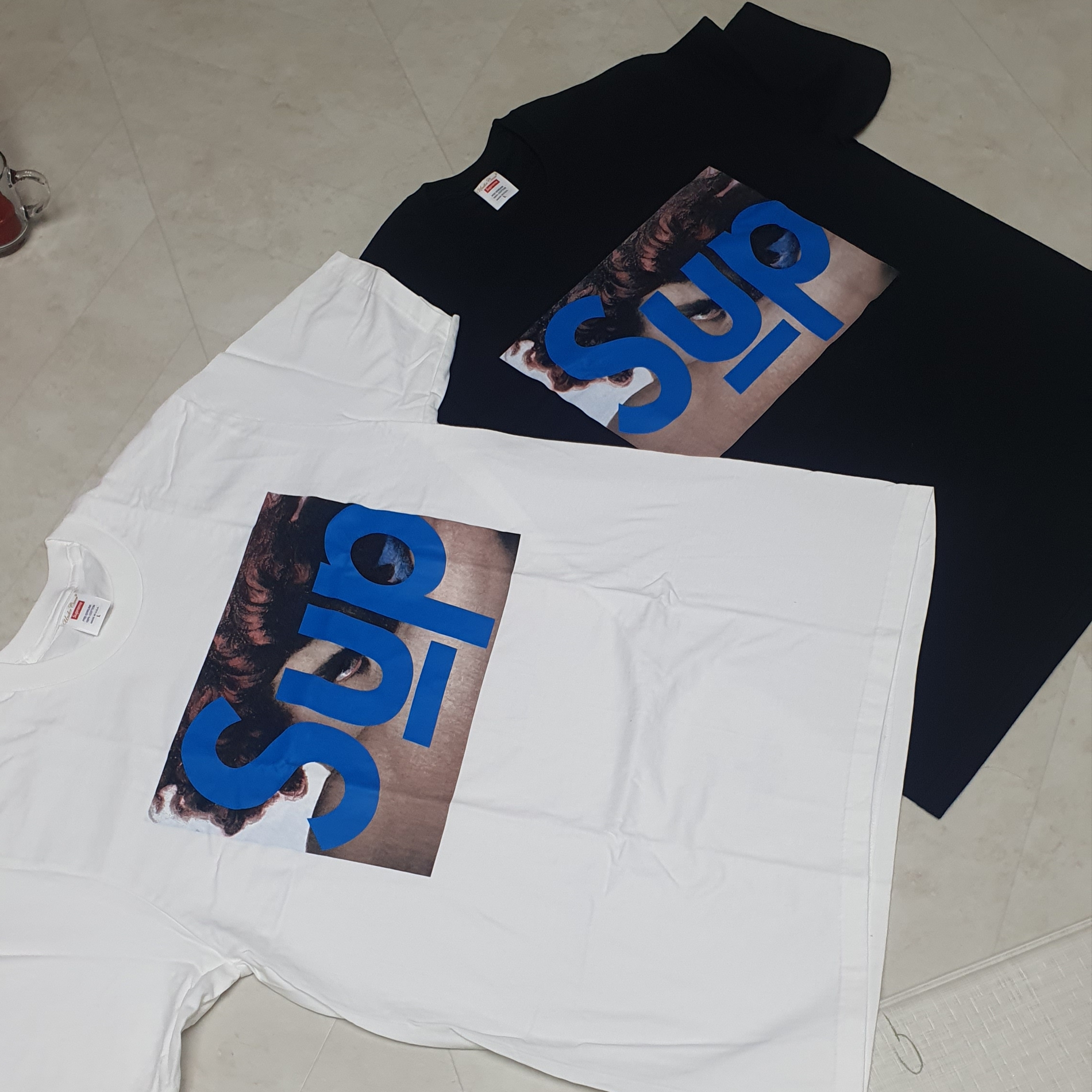 Supreme x Undercover Face T-Shirt Black - 23SS, Supreme x Undercover Face T-Shirt White - 23SS 착용 스타일 - 1