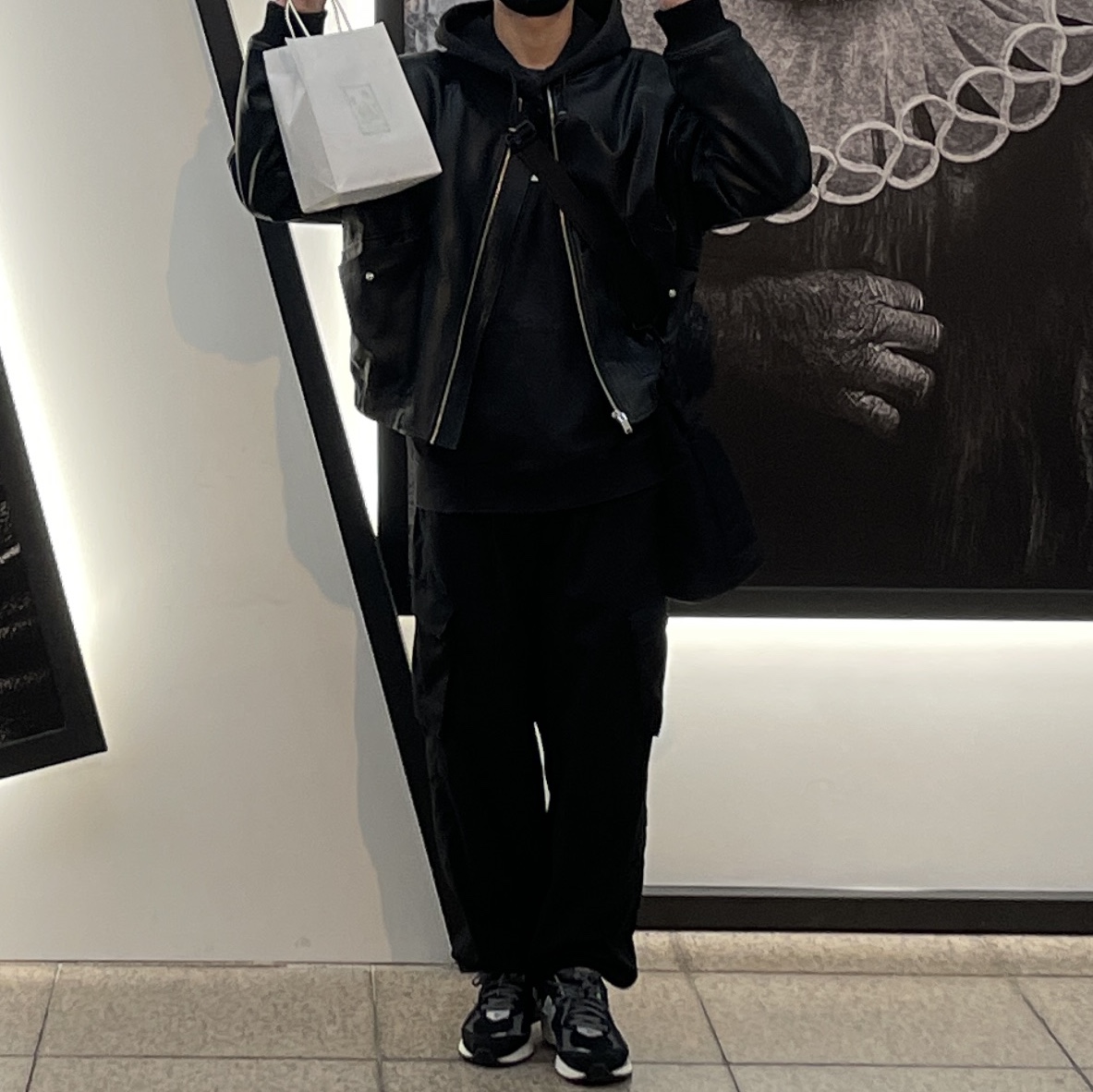 New Balance 2002R Premium Vintage Black 착용 스타일