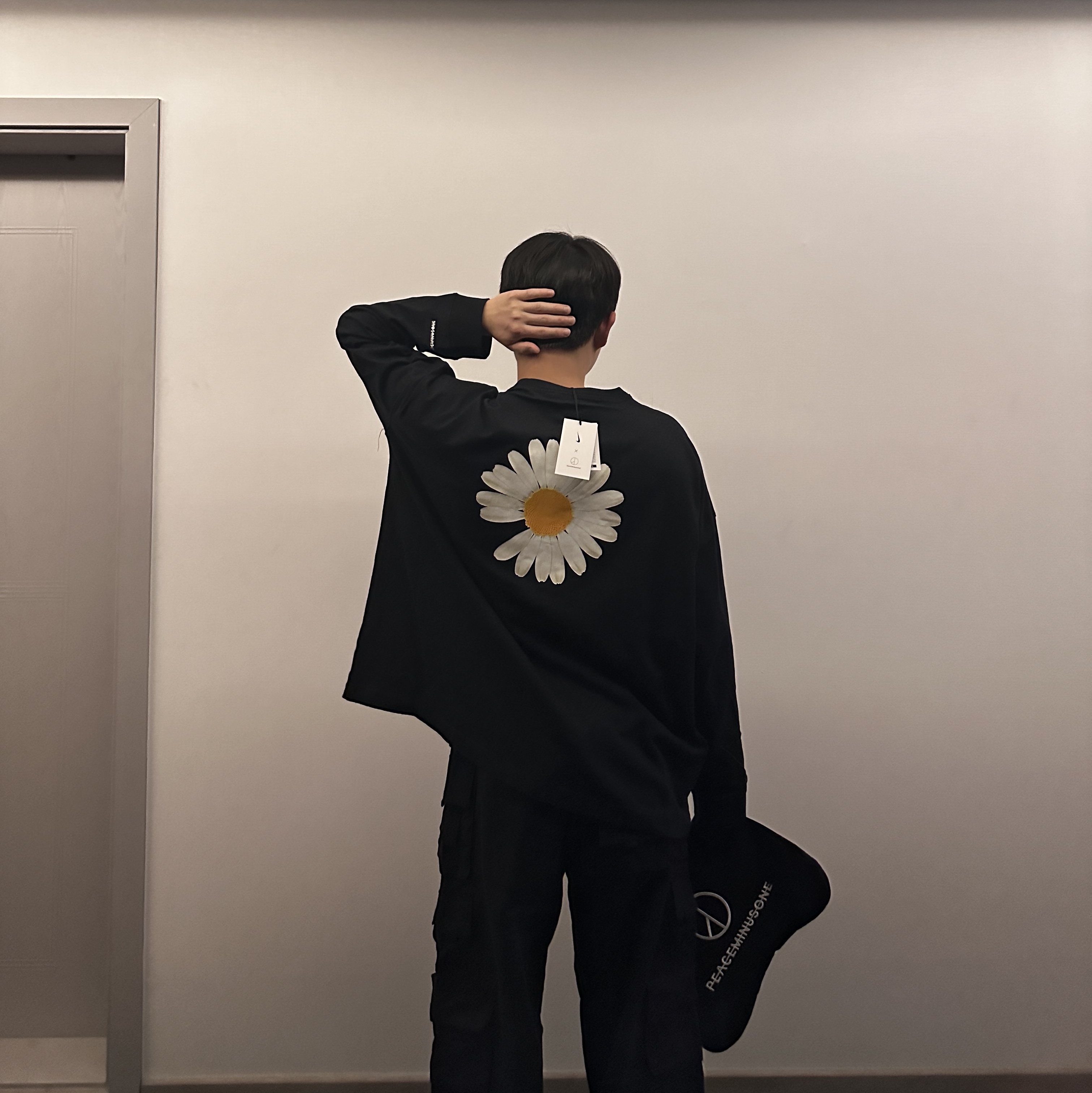 Nike x Peaceminusone LS T-Shirt Black (DR0098-010), Nike x Peaceminusone Wide Pants Black (DR0096-010) 착용 스타일