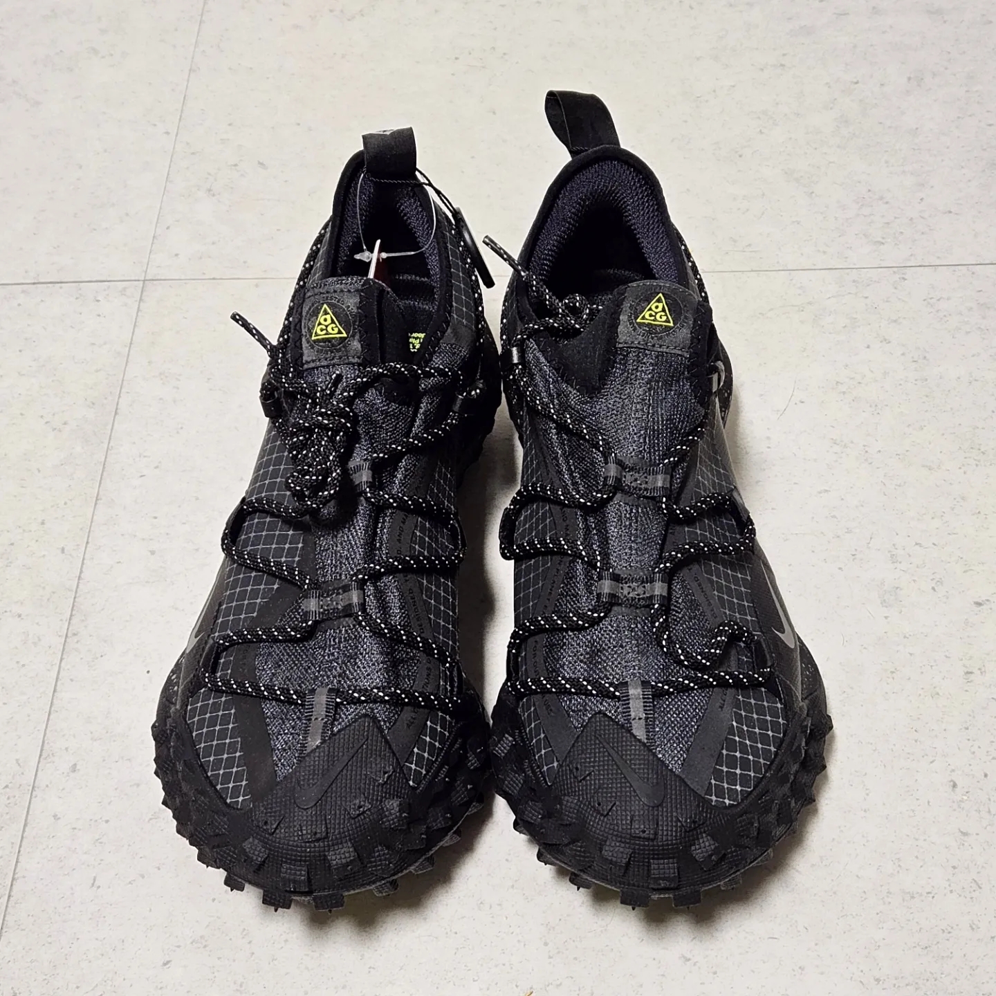 Nike ACG Mountain Fly Low Gore-Tex SE Dark Smoke Grey 착용 스타일 - 3