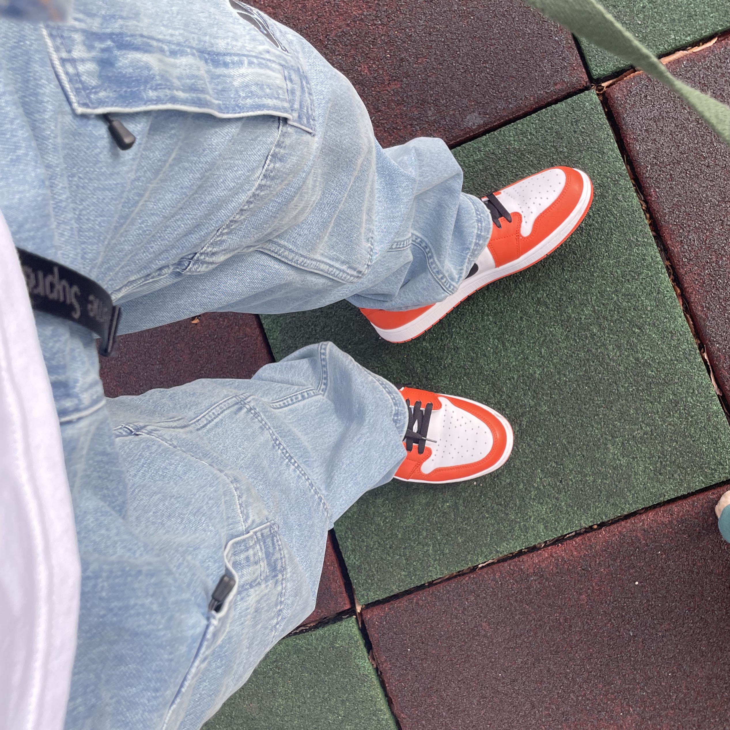 Supreme x Nike ACG Belted Denim Pants Washed Blue - 22FW, Jordan 1 Low OG Starfish 착용 스타일