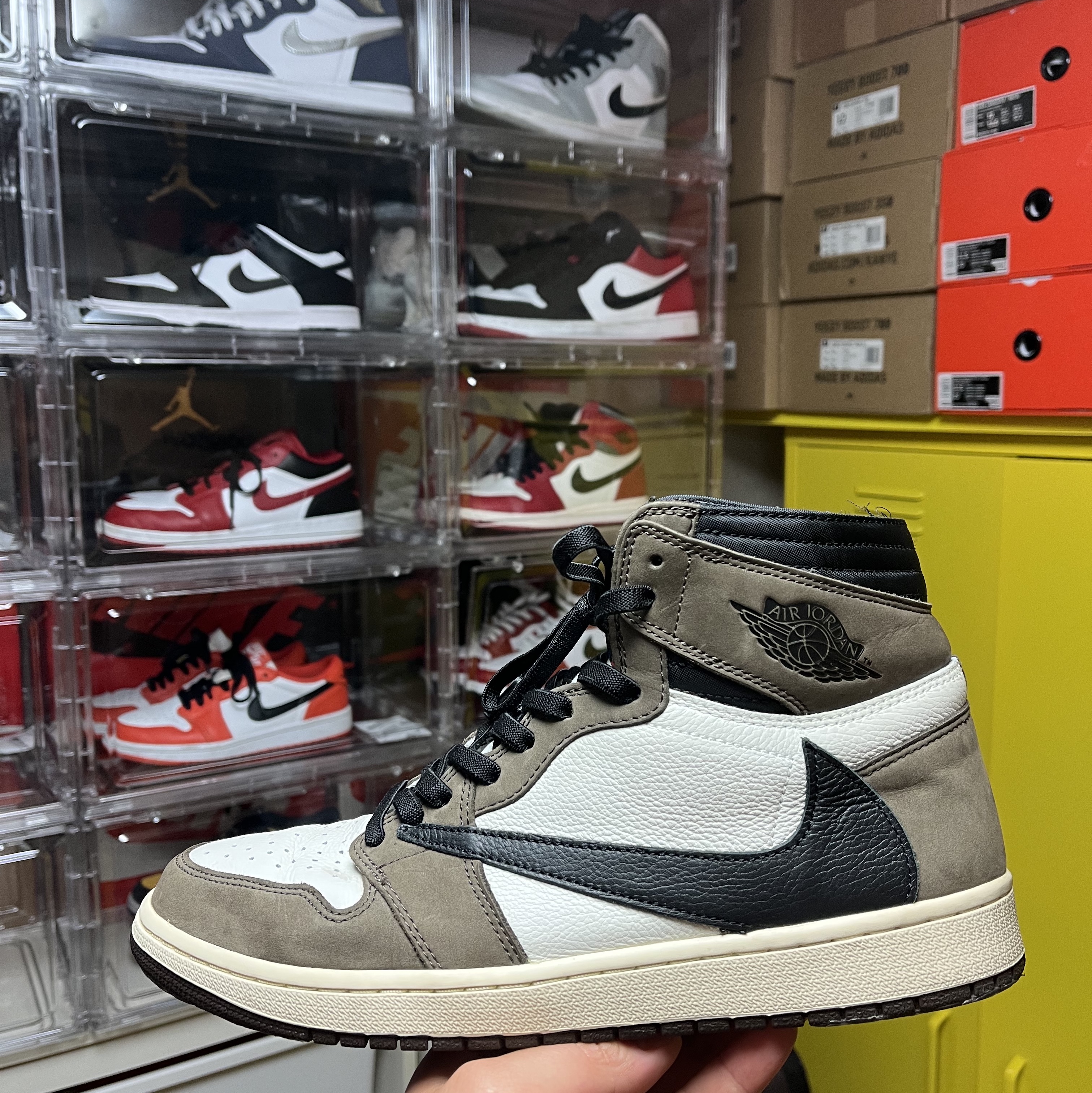Jordan 1 x Travis Scott Retro High OG SP Mocha 착용 스타일