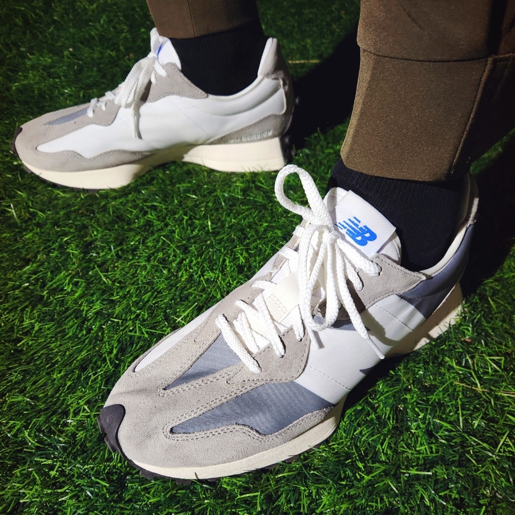 New Balance 327 Grey 착용 스타일 - 5