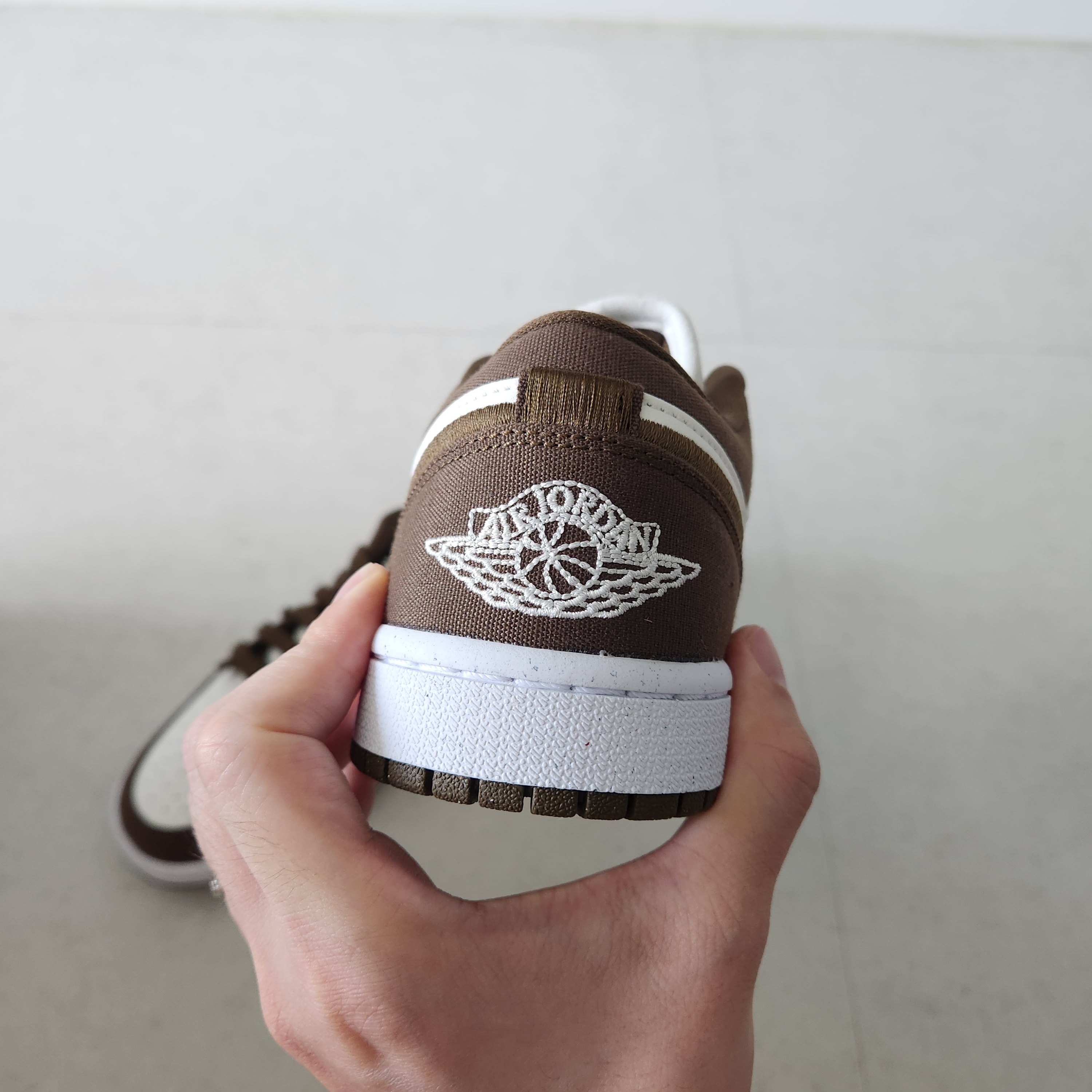 (W) Jordan 1 Low SE Light Olive 착용 스타일 - 3