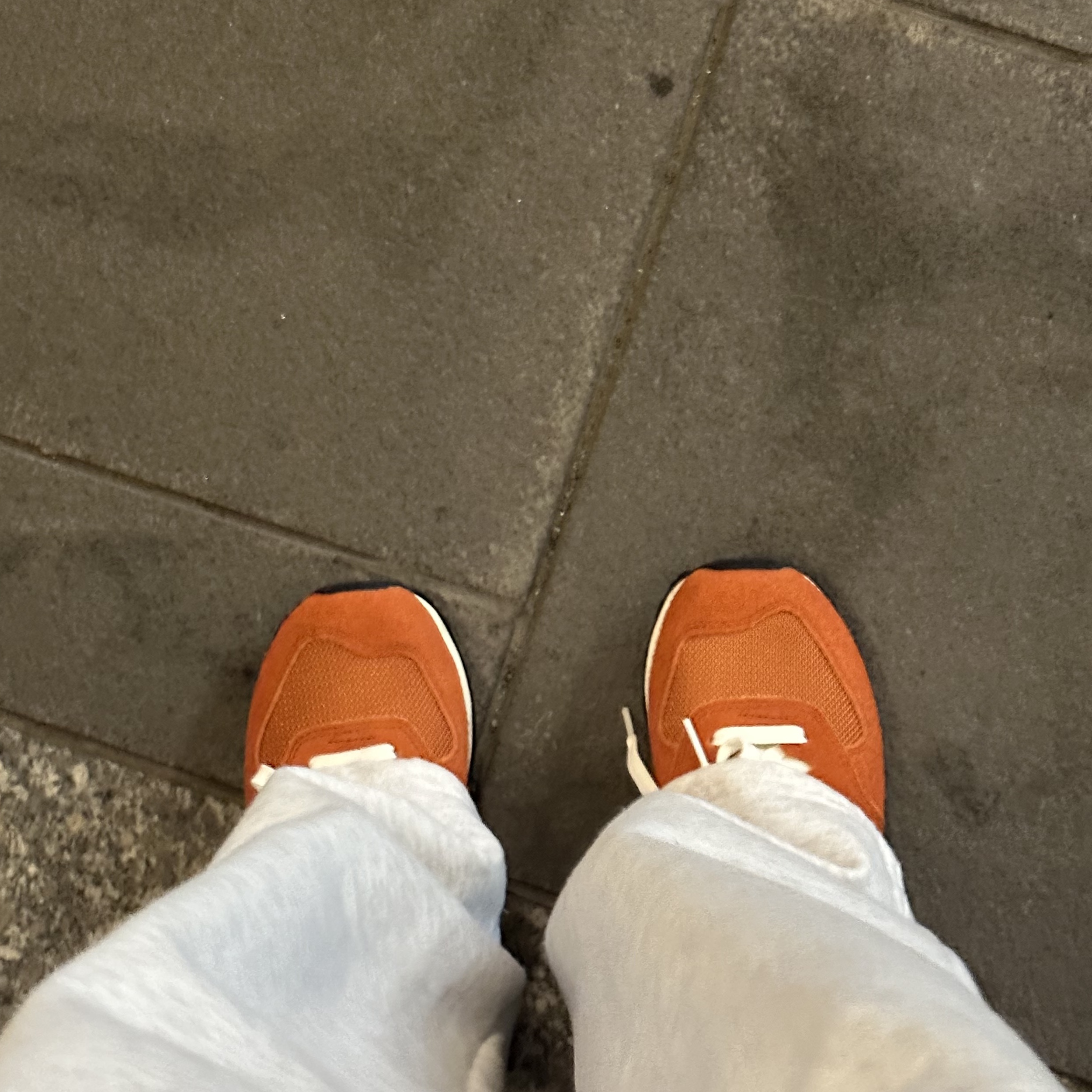 New Balance 574 Heritage Orange Burst White 착용 스타일 - 2