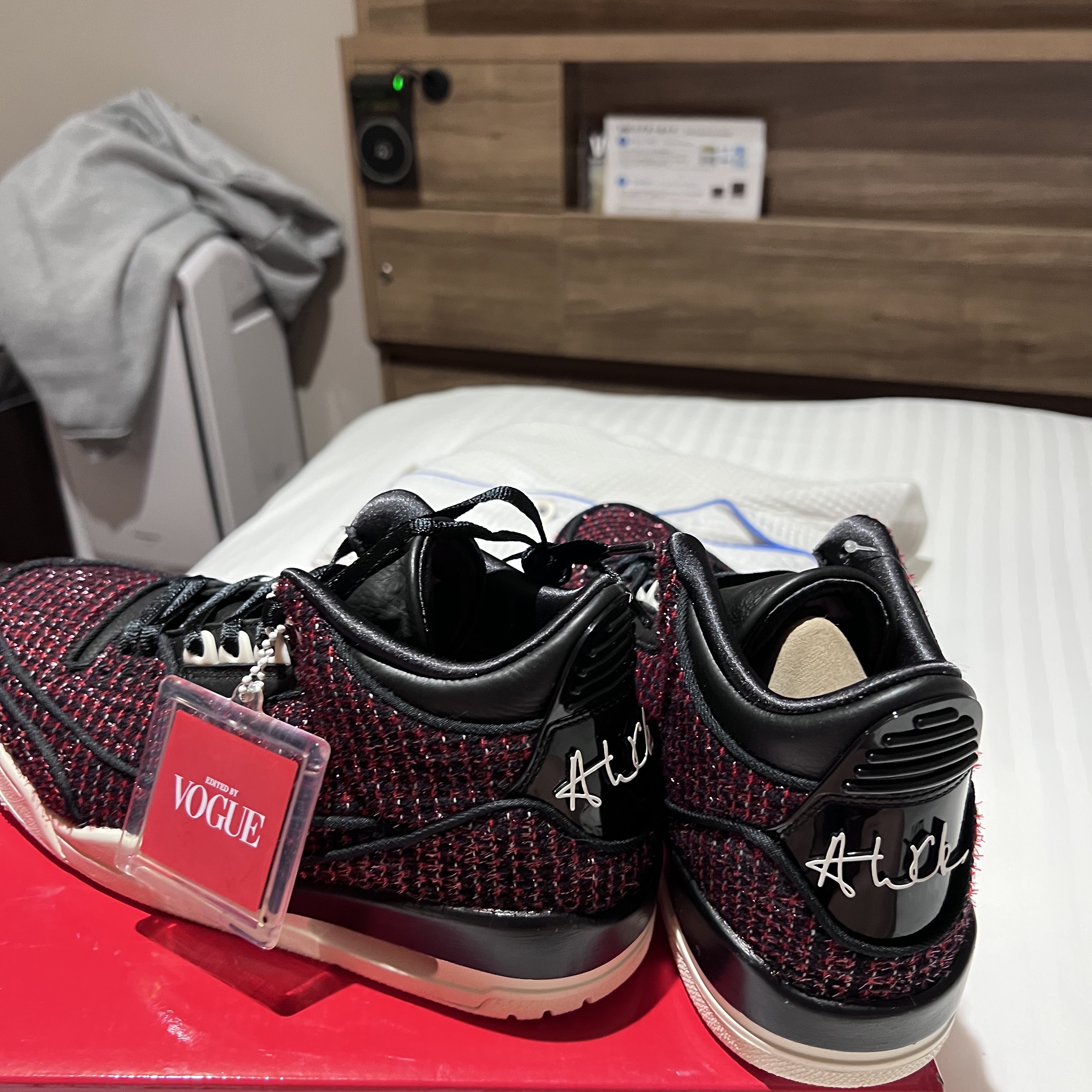 (W) Jordan 3 x Anna Wintour Retro SE Awok NRG University Red 착용 스타일