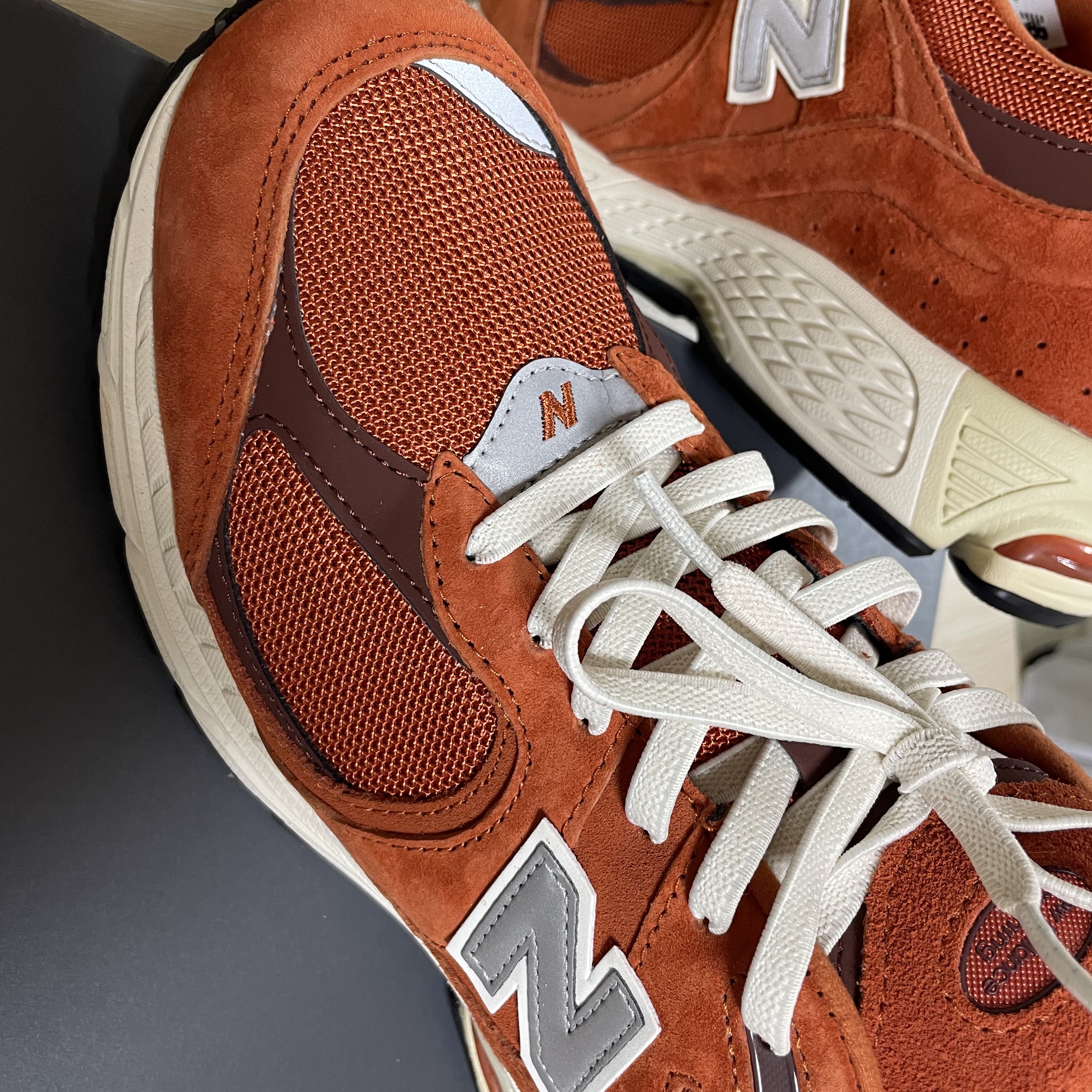 New Balance 2002R Rust Oxide, New Balance 327 Vintage Luxe Blue 착용 스타일 - 2
