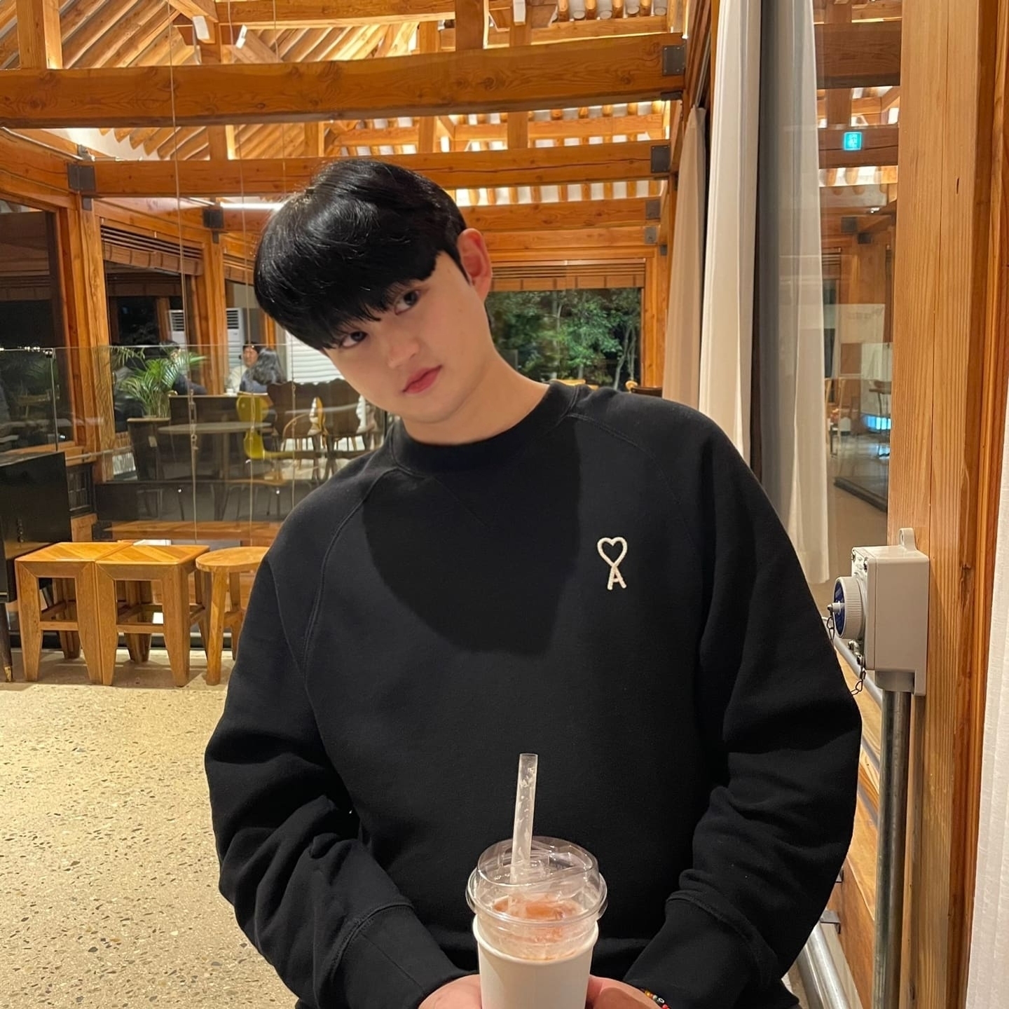 AMI de Coeur Sweatshirt Black 착용 스타일