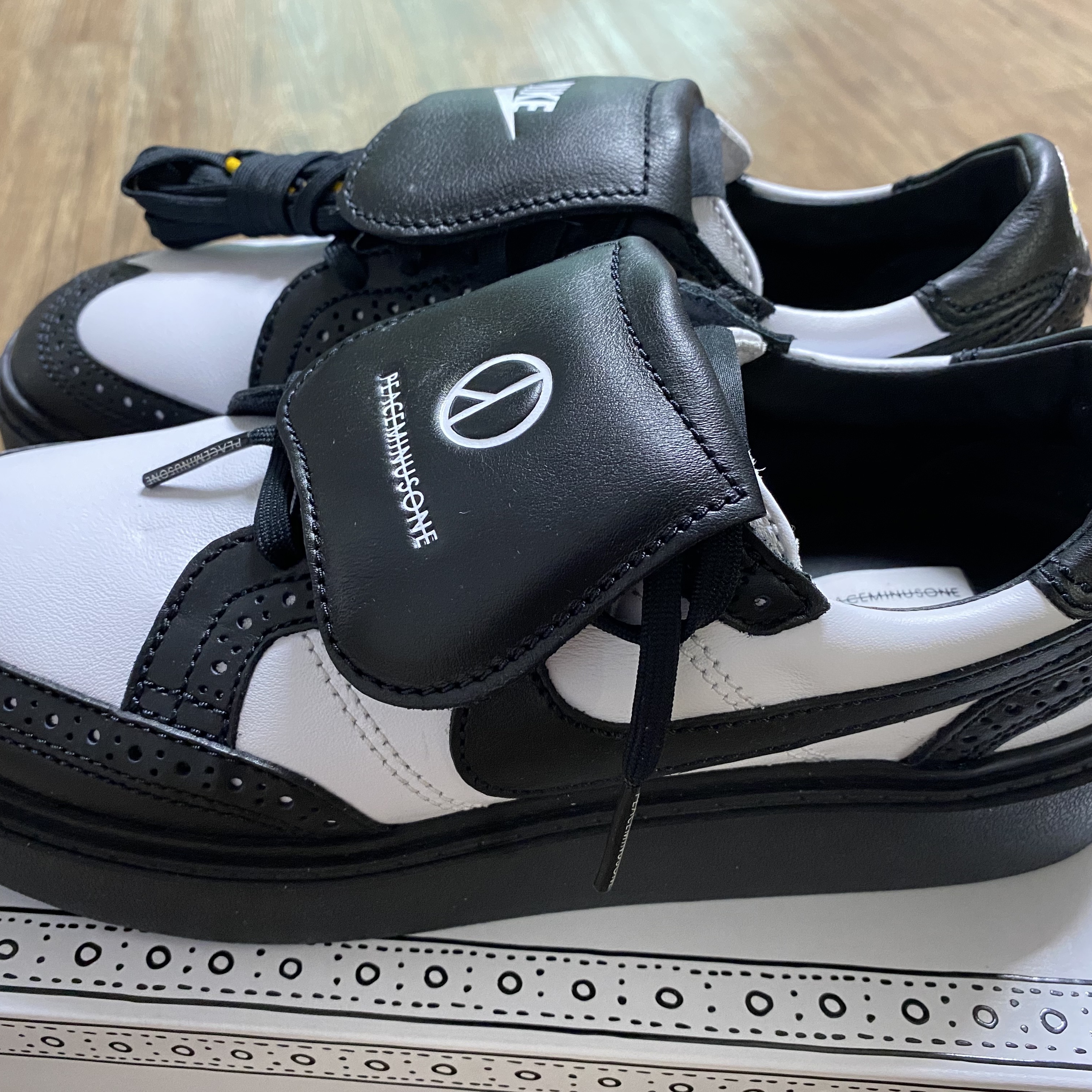 Nike x Peaceminusone Kwondo1 Black and White 착용 스타일 - 3