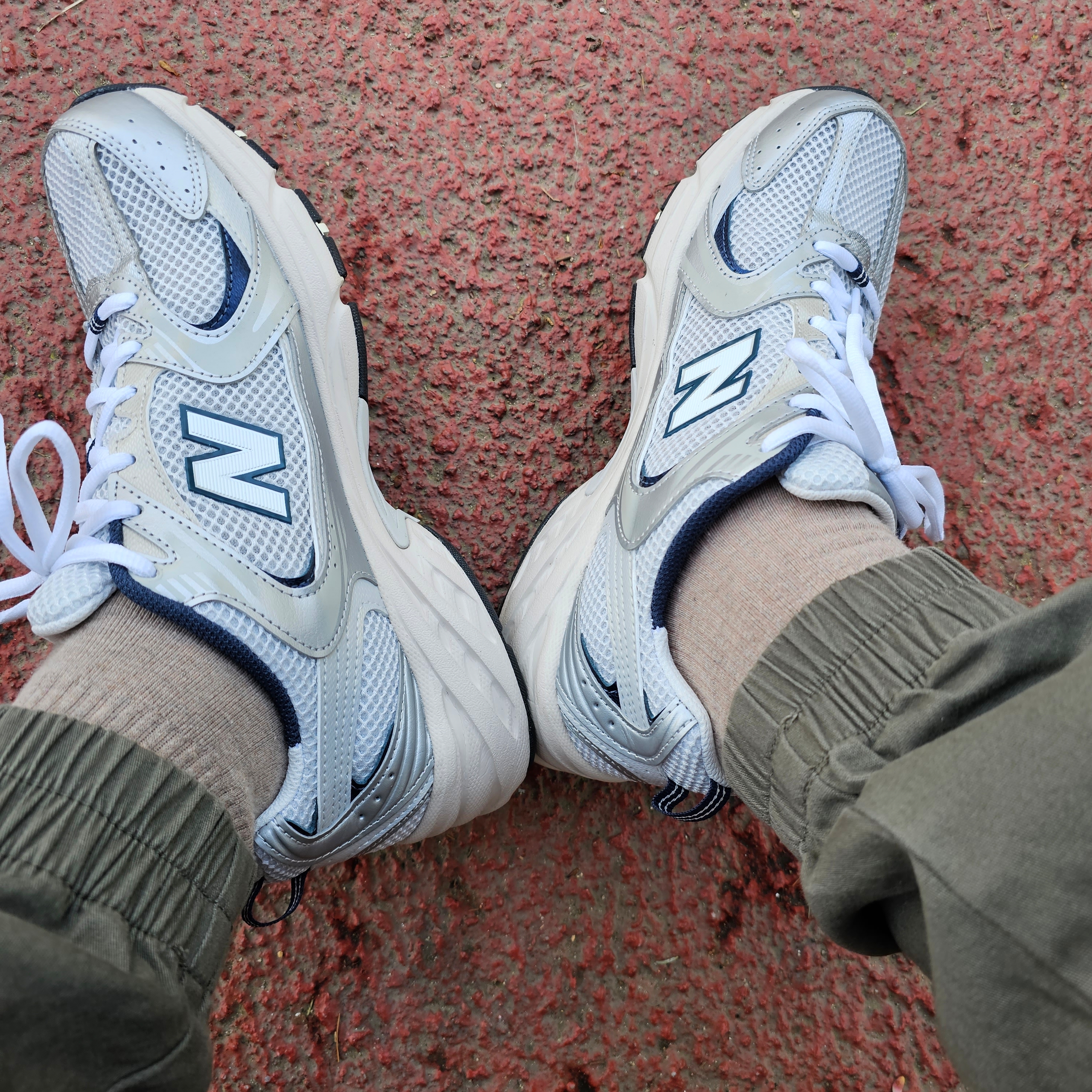 New Balance 530 Steel Grey 착용 스타일