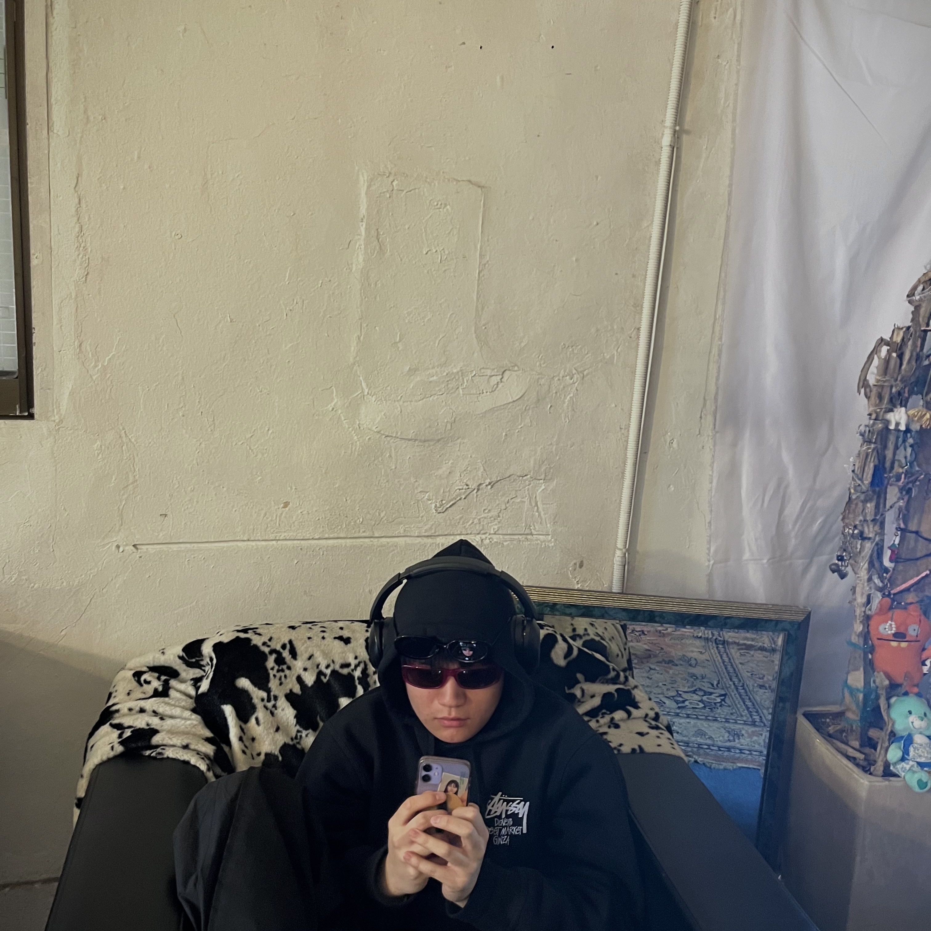 Stussy World Tour Hoodie Black 2023 착용 스타일 - 1