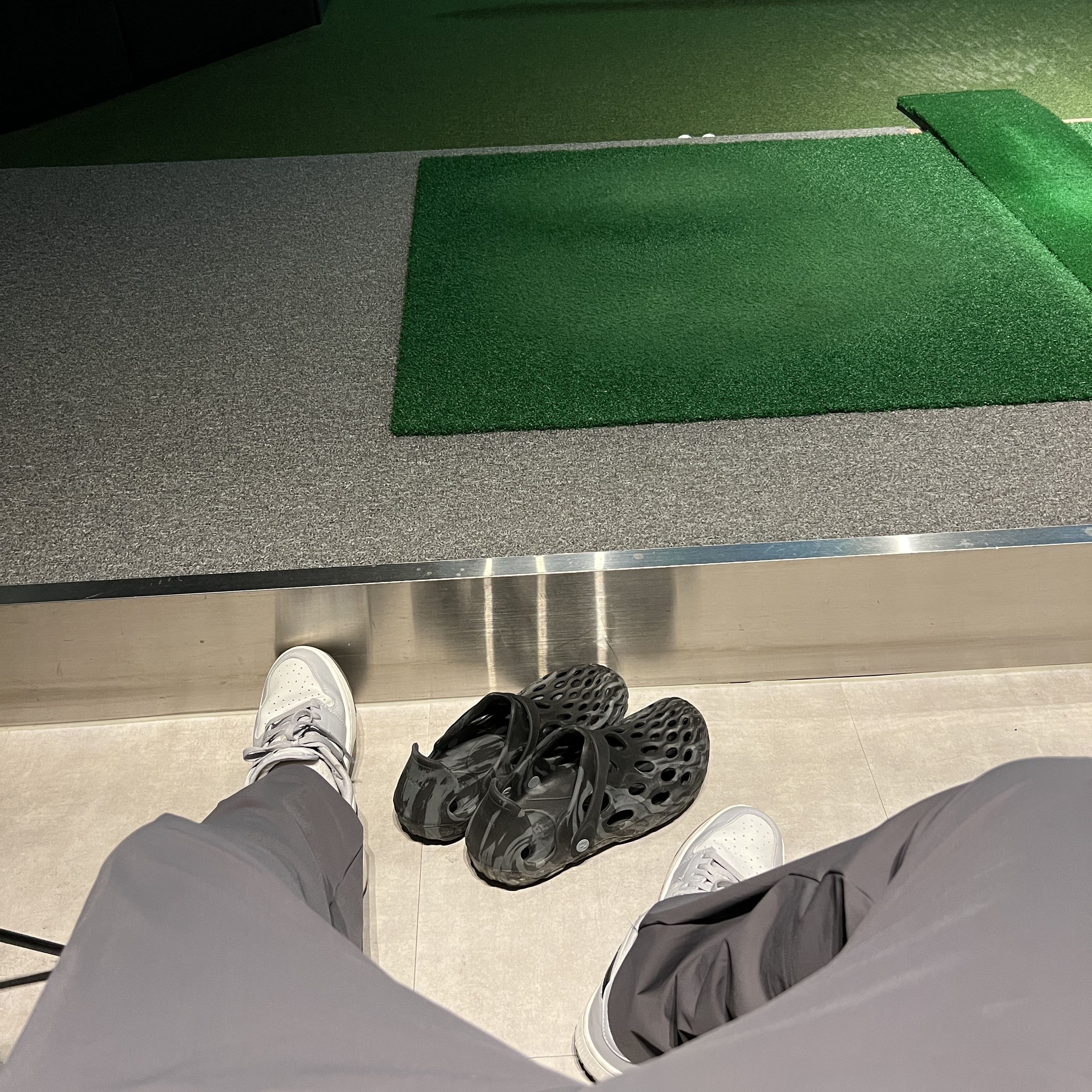 Merrell Hydro Moc Black, Jordan 1 Low Golf Wolf Grey 착용 스타일