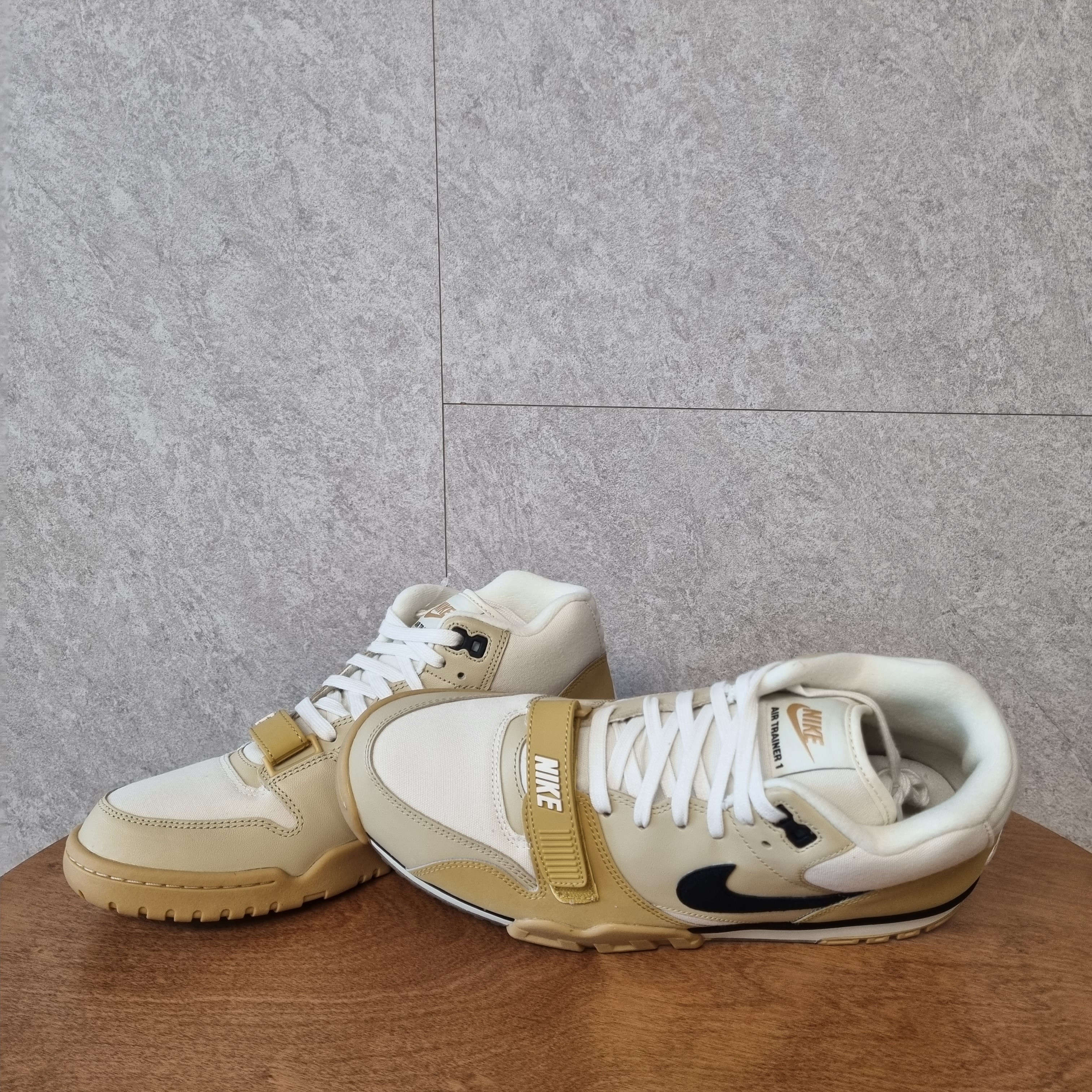 Nike Air Trainer 1 Wheat Gold 착용 스타일 - 2
