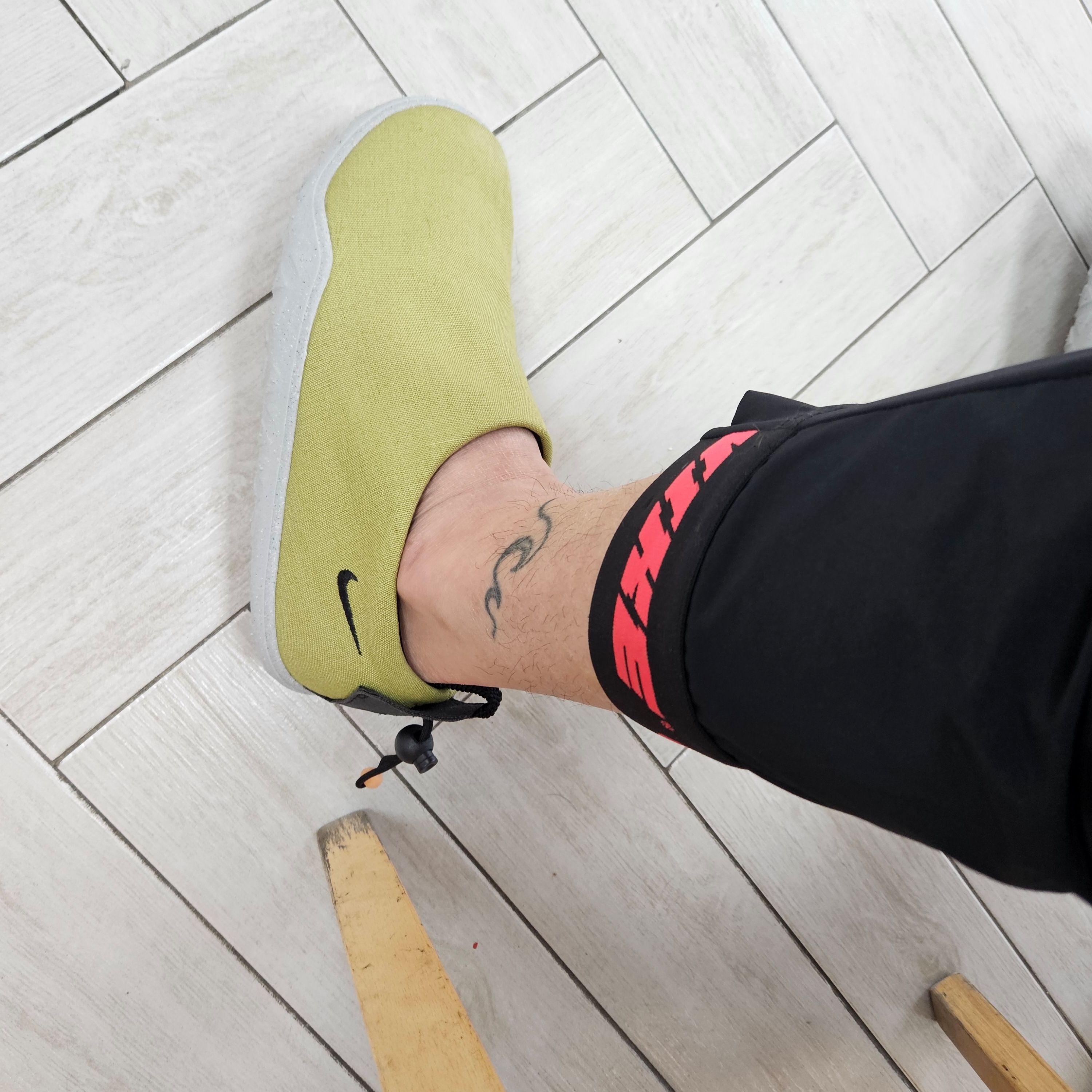 Nike ACG Moc Moss and Anthracite 착용 스타일