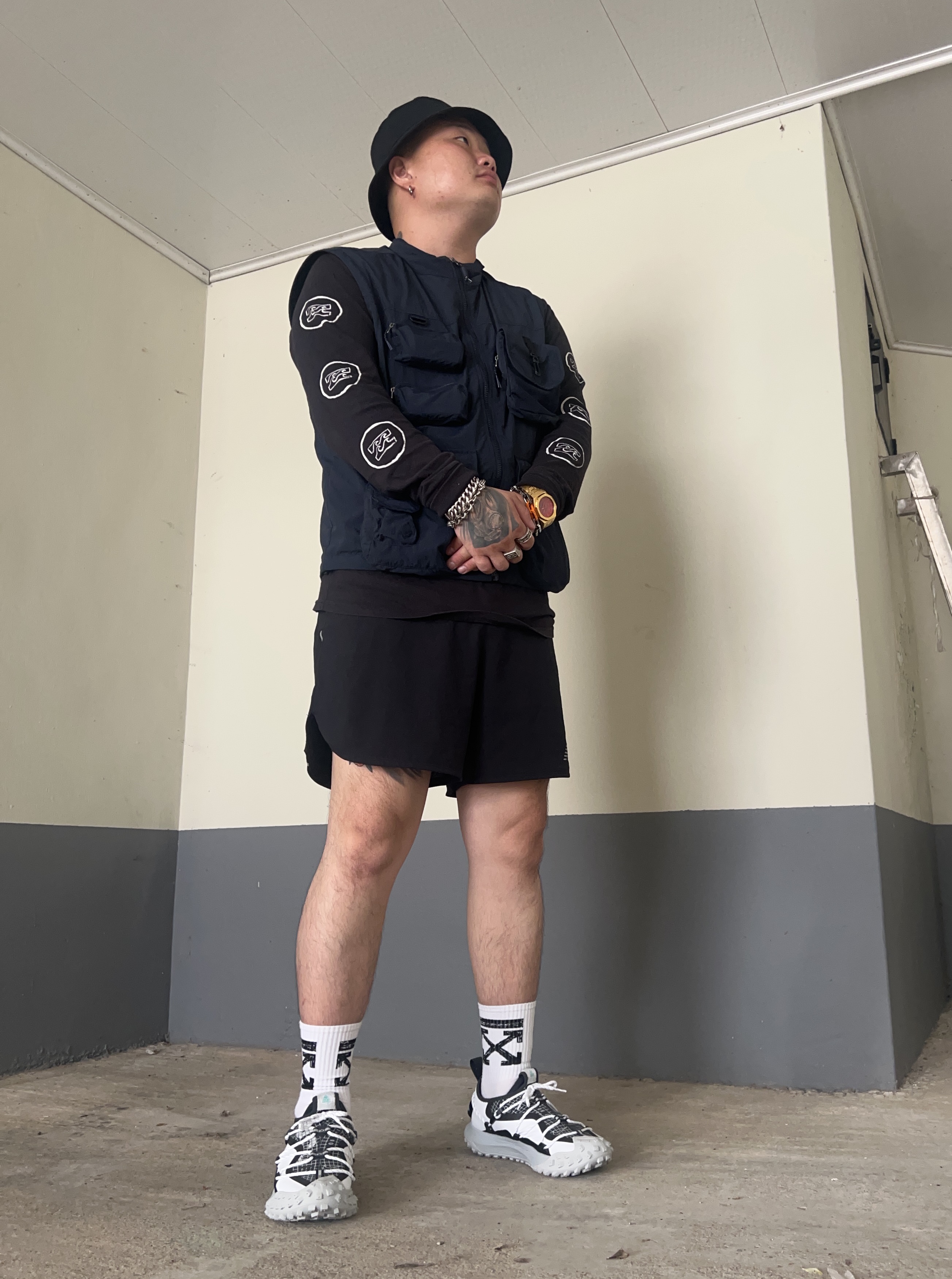 Nike ACG Mountain Fly Low SE White and Black 착용 스타일