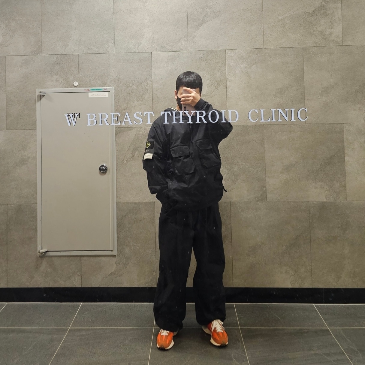 New Balance 327 Orange 착용 스타일