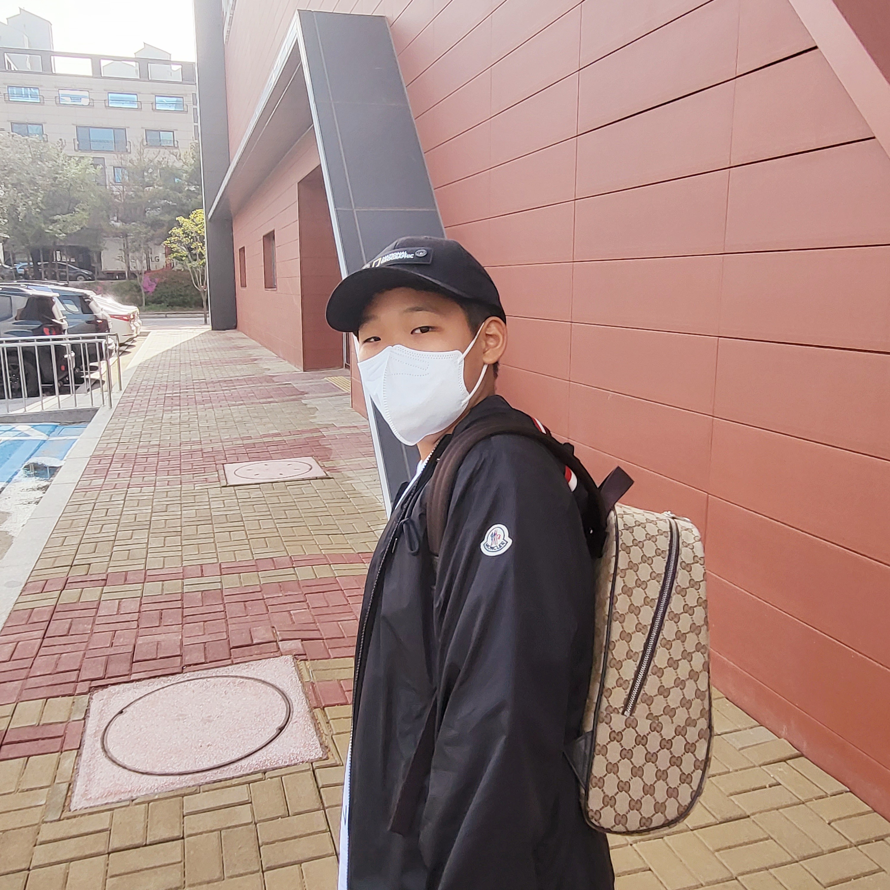 Jordan 1 Mid Light Smoke Grey, Stussy Big Stock Water Shorts Black 착용 스타일 - 3