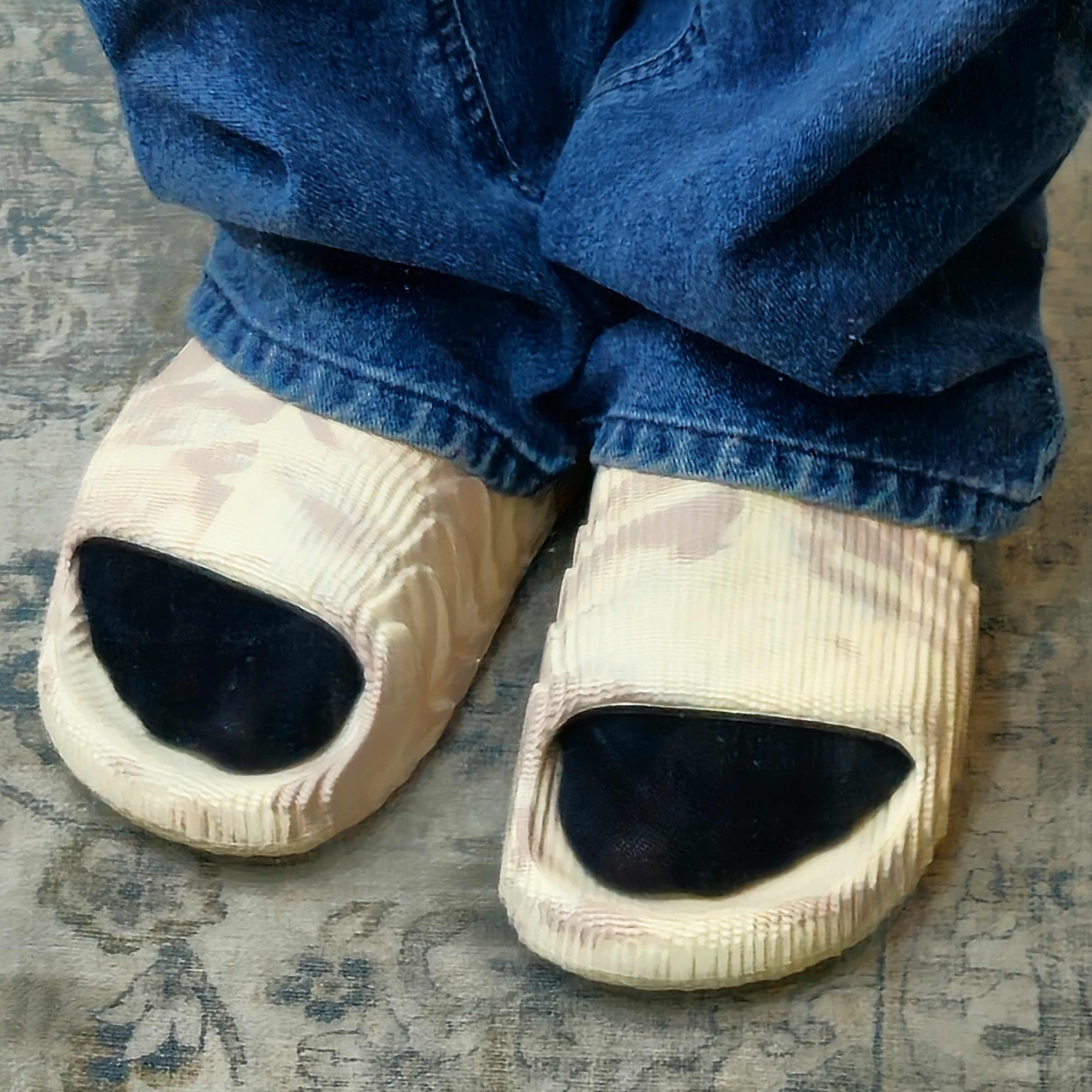 Adidas Adilette 22 Sand Strata 착용 스타일