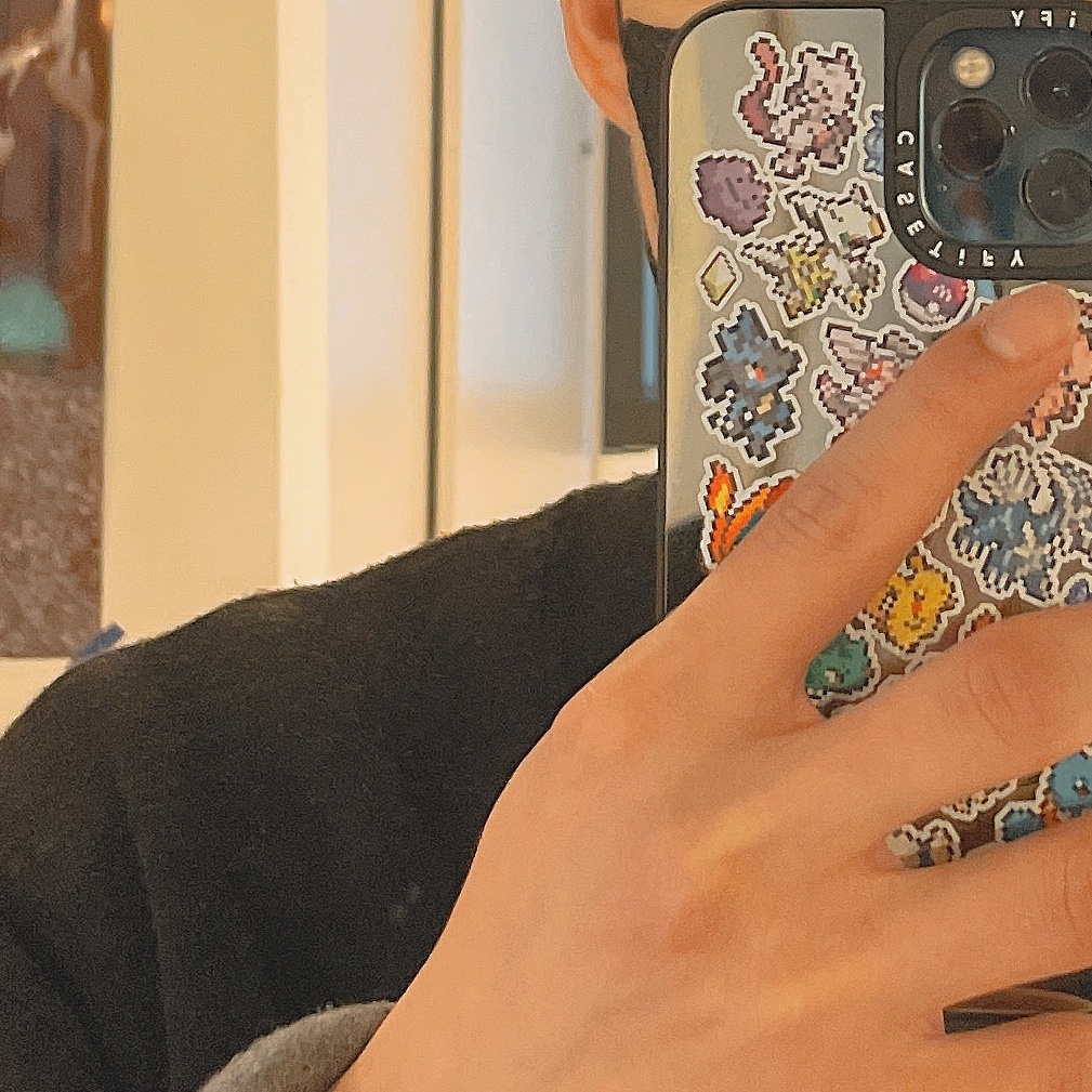 Casetify x Pokemon Pixel Sticker Mania iPhone Impact Case Iridescent 착용 스타일