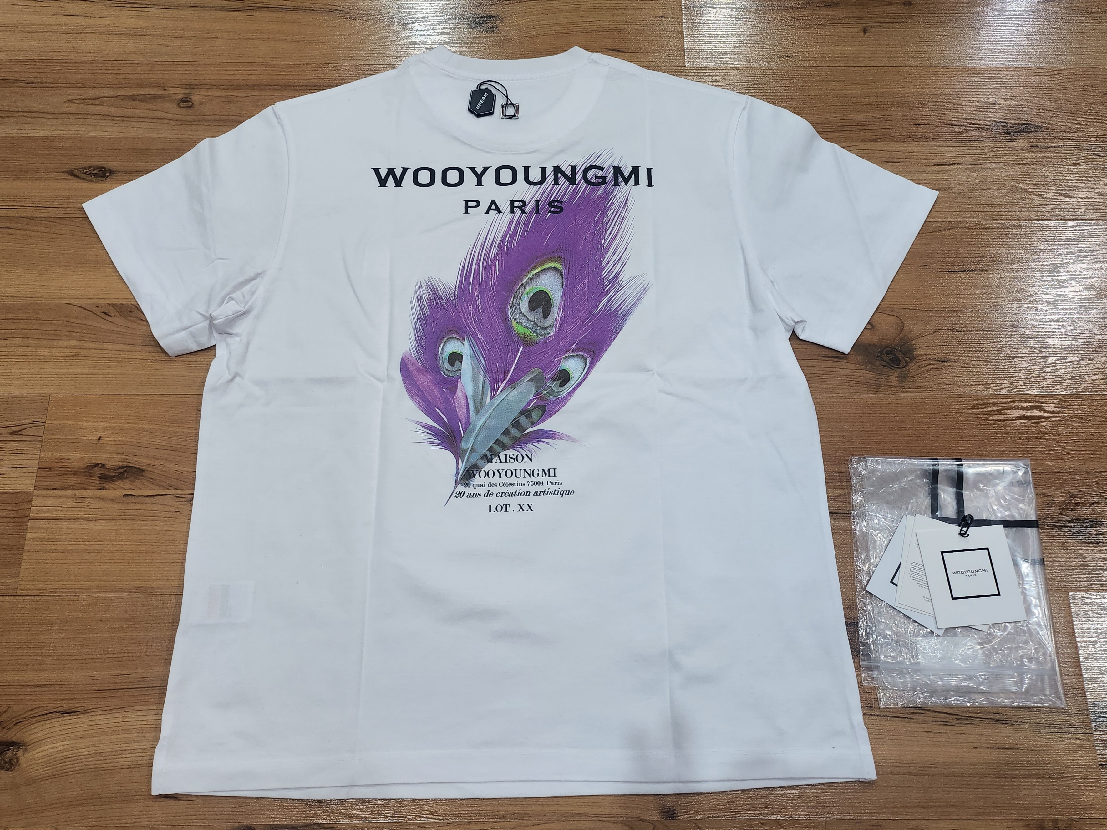 Wooyoungmi Feather Back Logo T-Shirt White - 23SS 착용 스타일 - 2