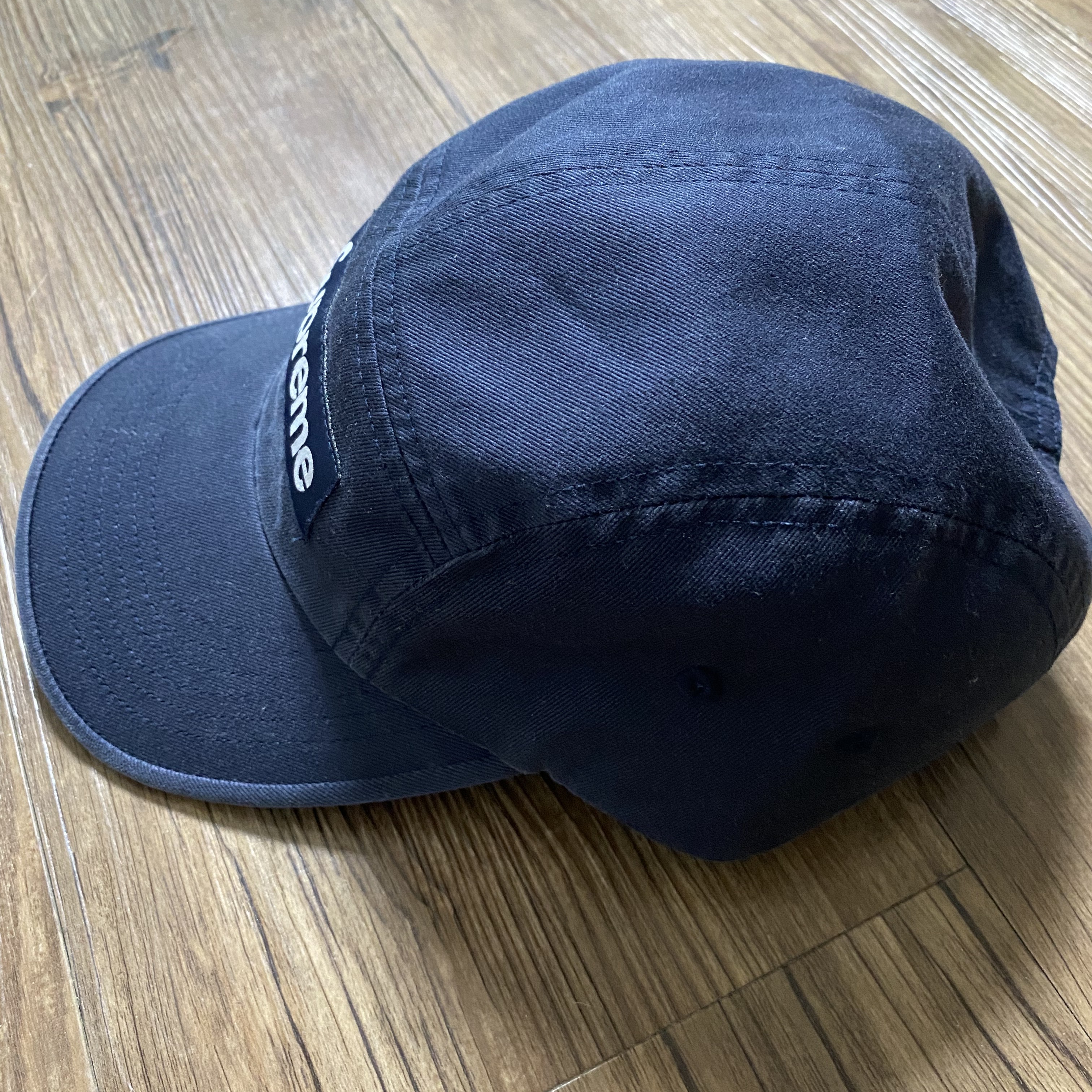 Supreme Washed Chino Twill Camp Cap Navy 착용 스타일 - 2