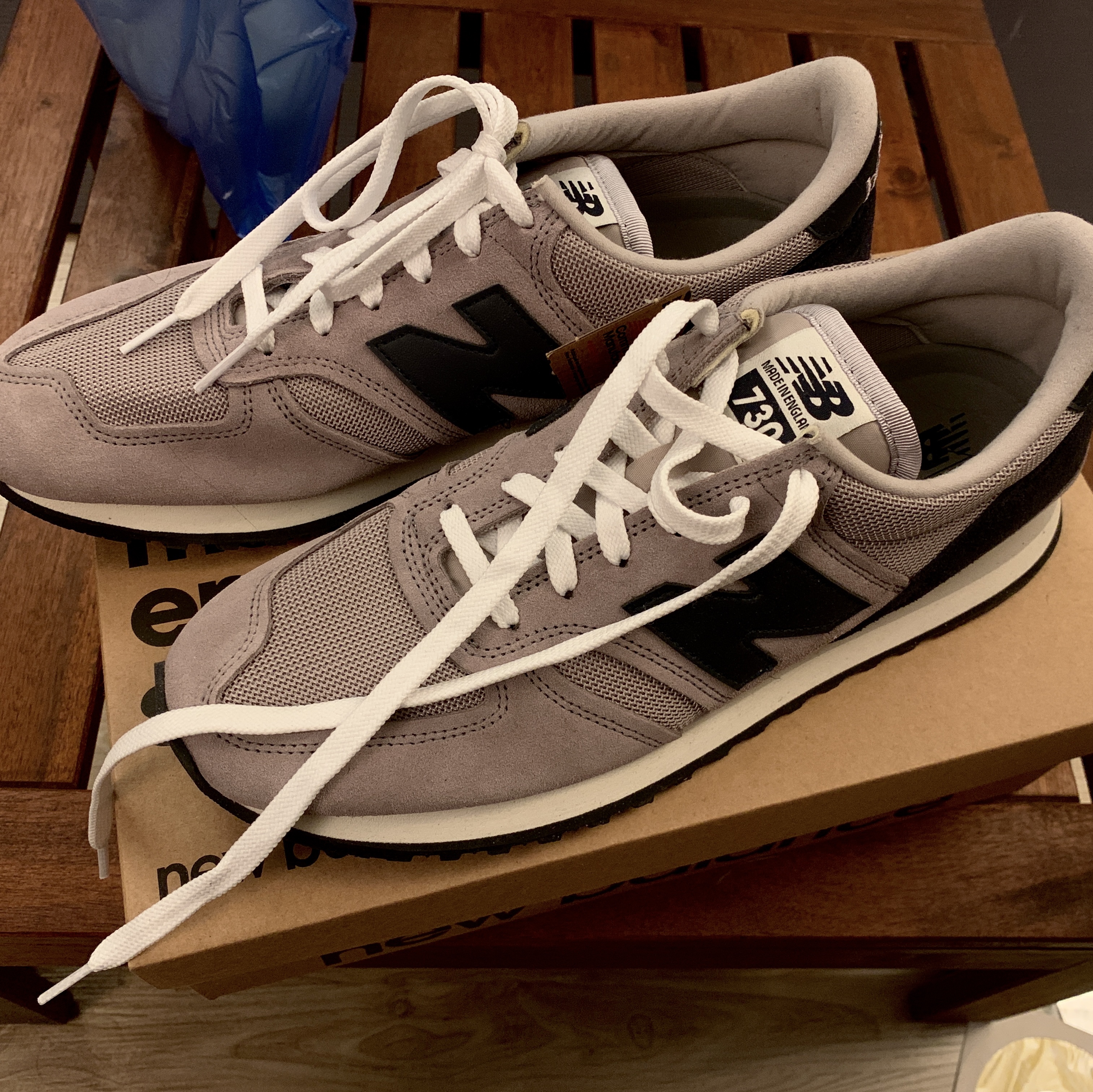 New Balance 730 Made in UK 40th Anniversary Grey Navy 착용 스타일