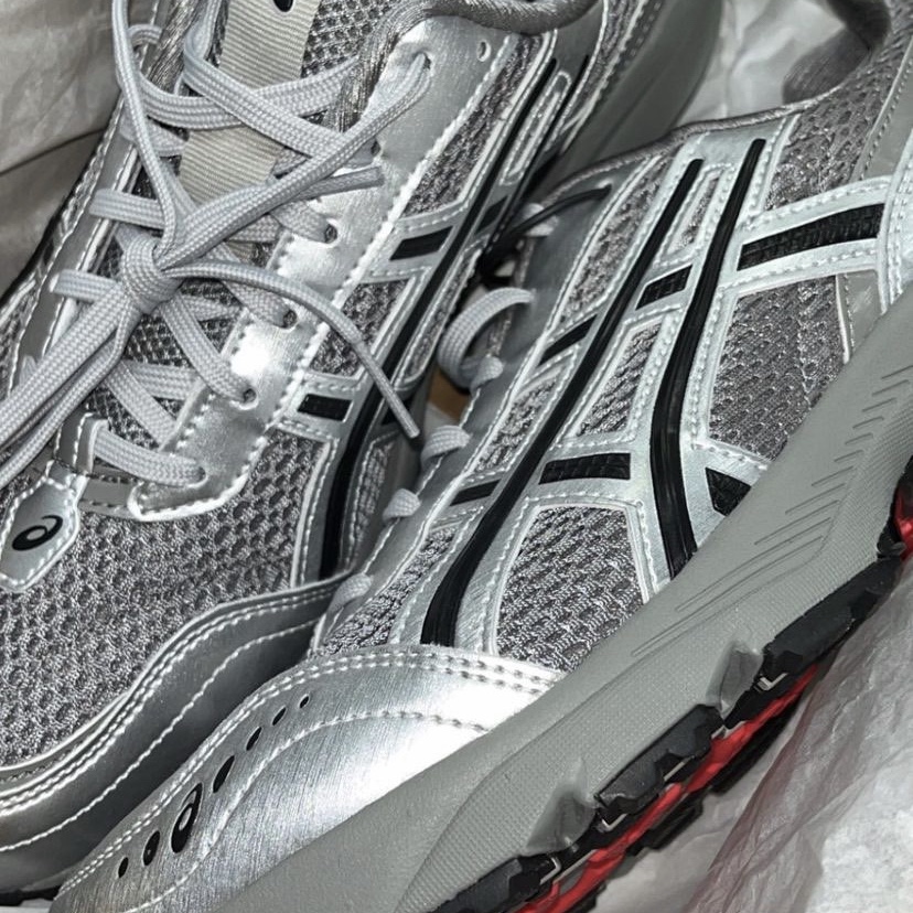 Asics x Freja Wewer Gel-1090 V2 Clay Grey Pure Silver 착용 스타일