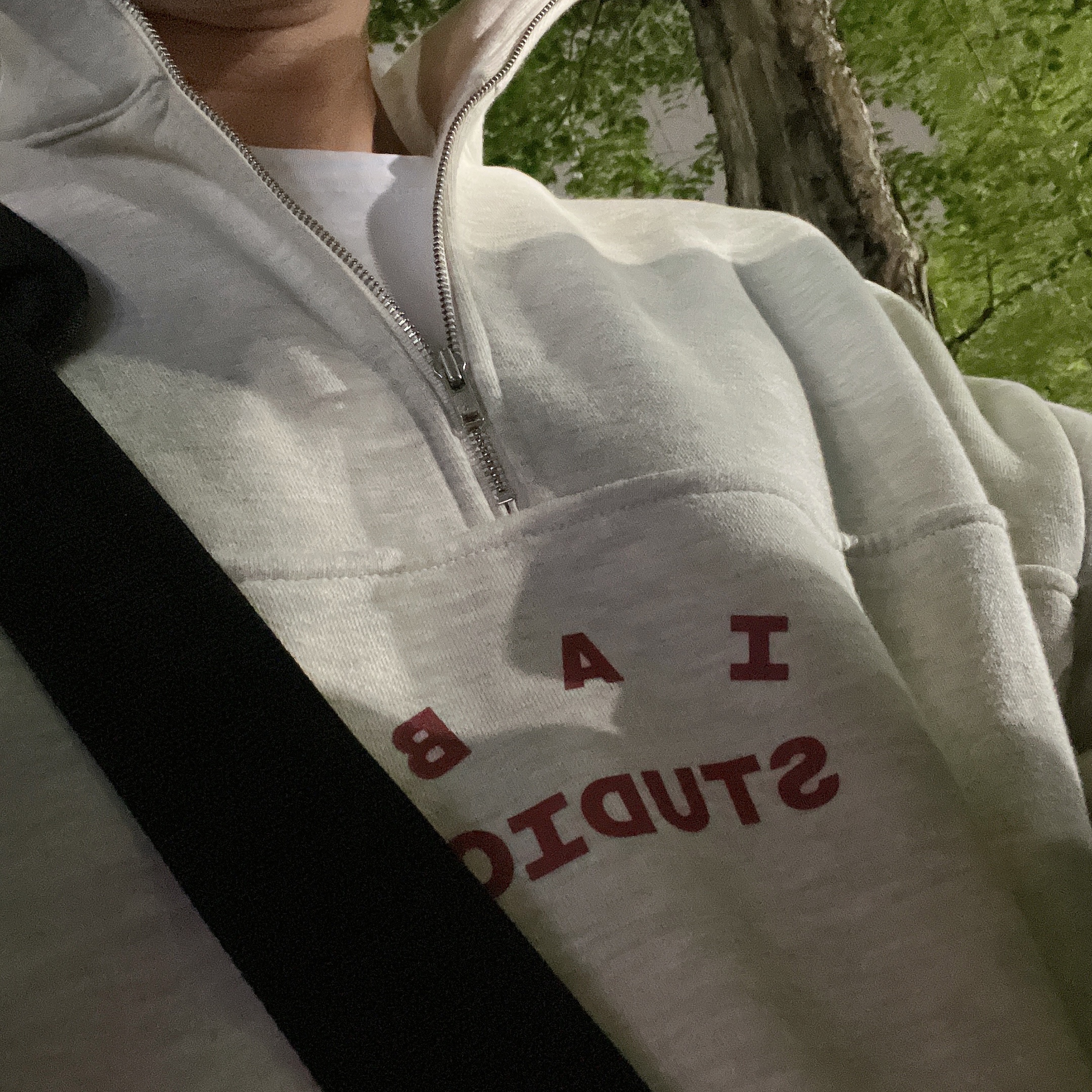 IAB Studio Half Zip-Up Oatmeal Burgundy 착용 스타일