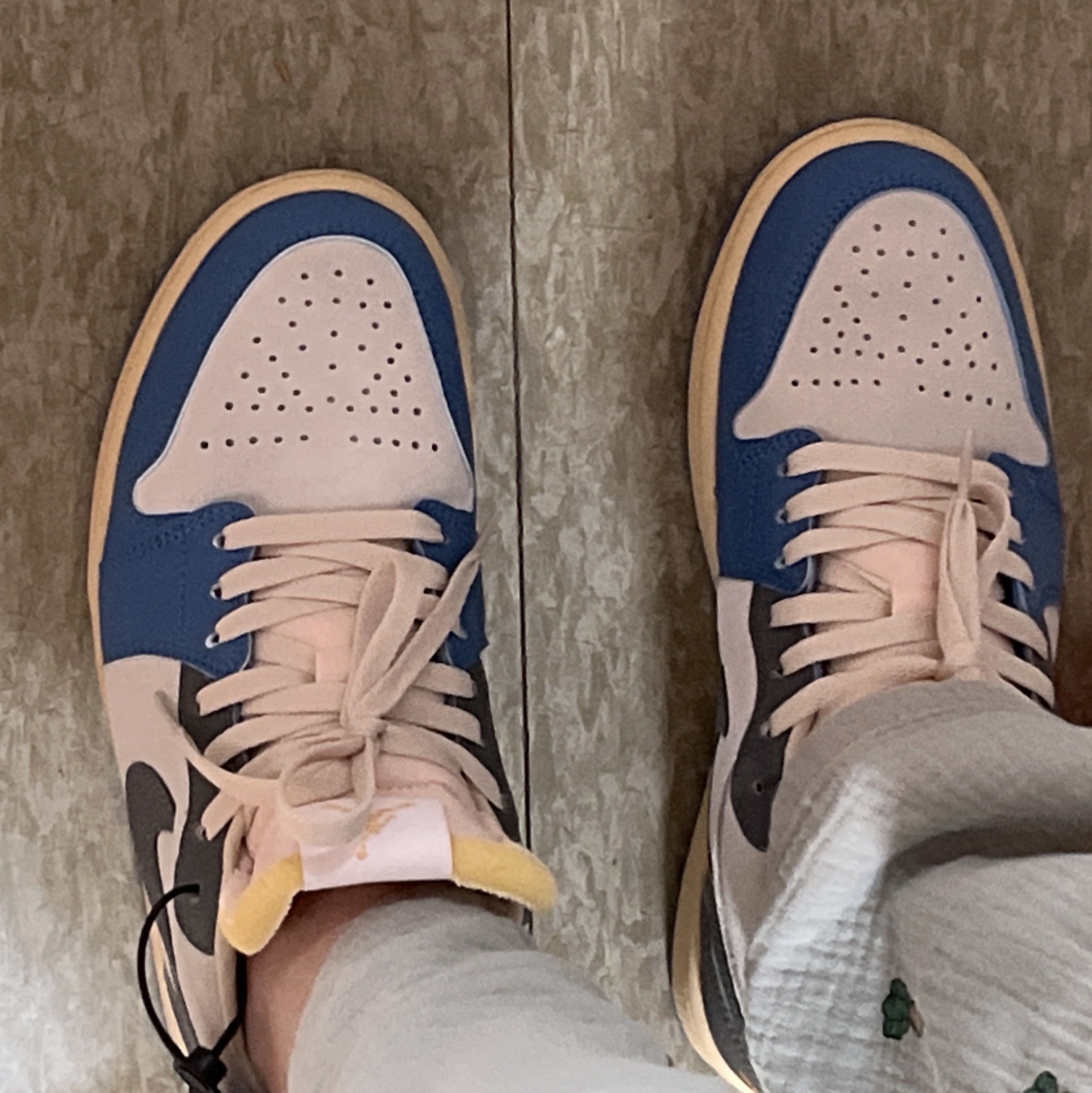 Jordan 1 Low SE Tokyo 96 착용 스타일